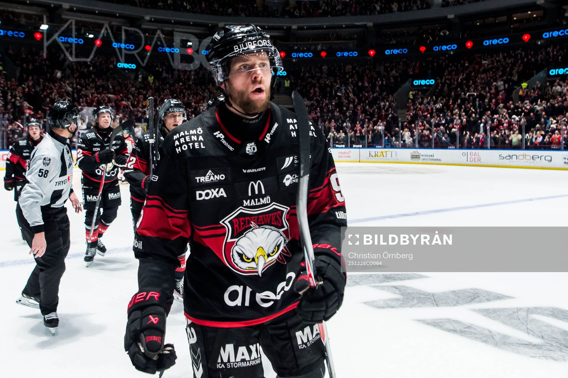 Malmö Redhawks Carl Persson jublar