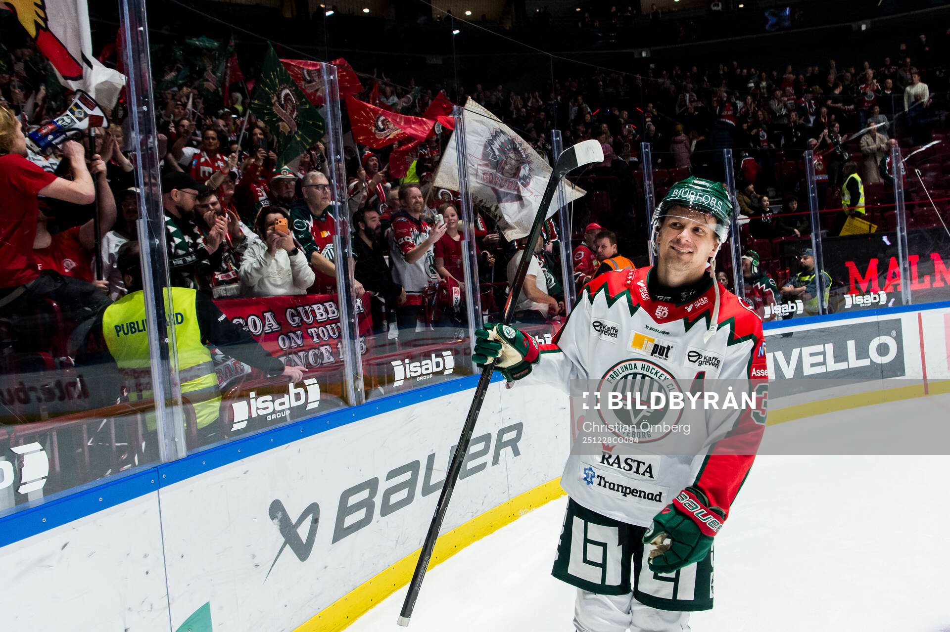 Frölundas Nicklas Lasu och supportrar jublar
