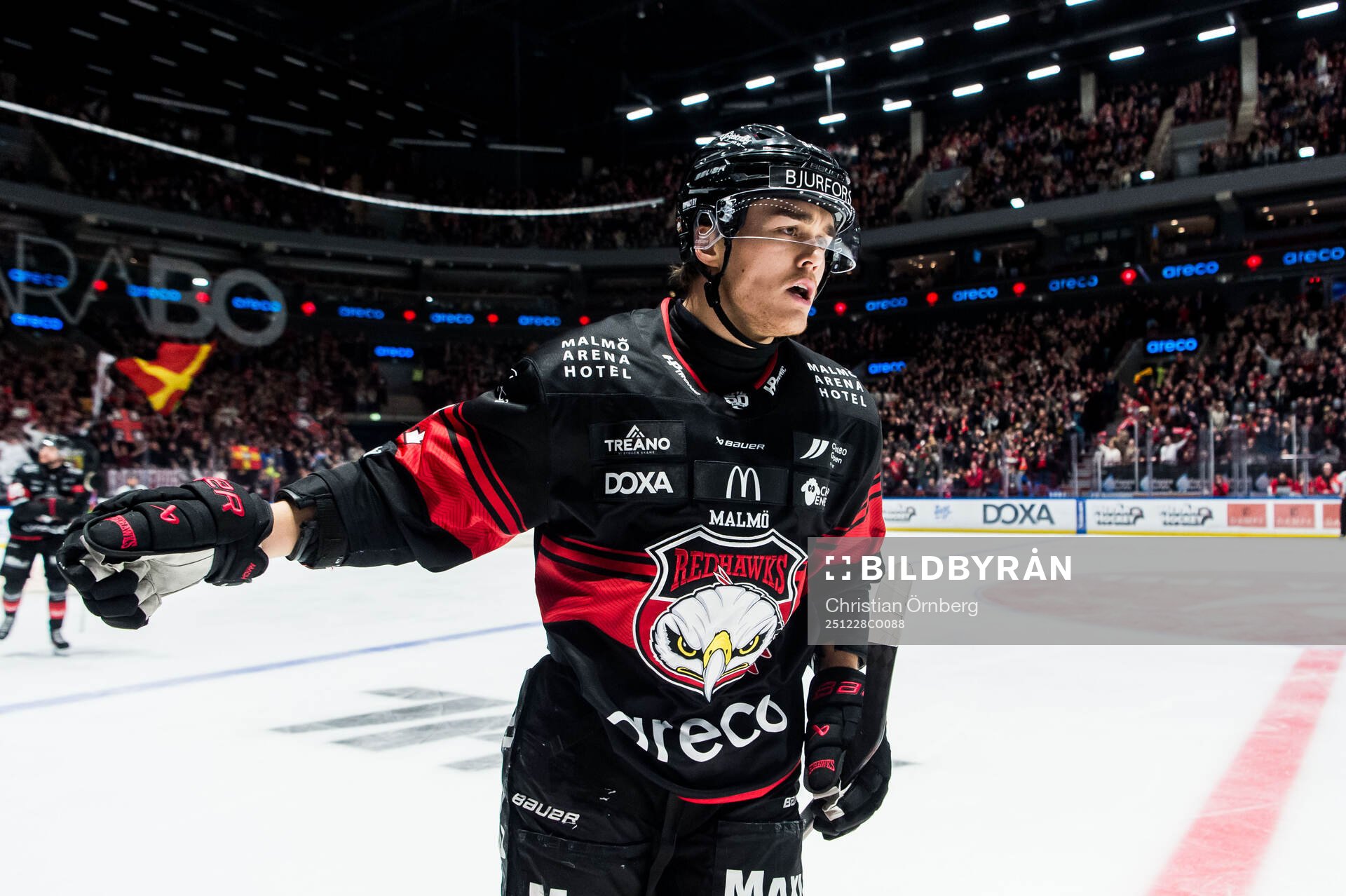 Malmö Redhawks Axel Sundberg jublar
