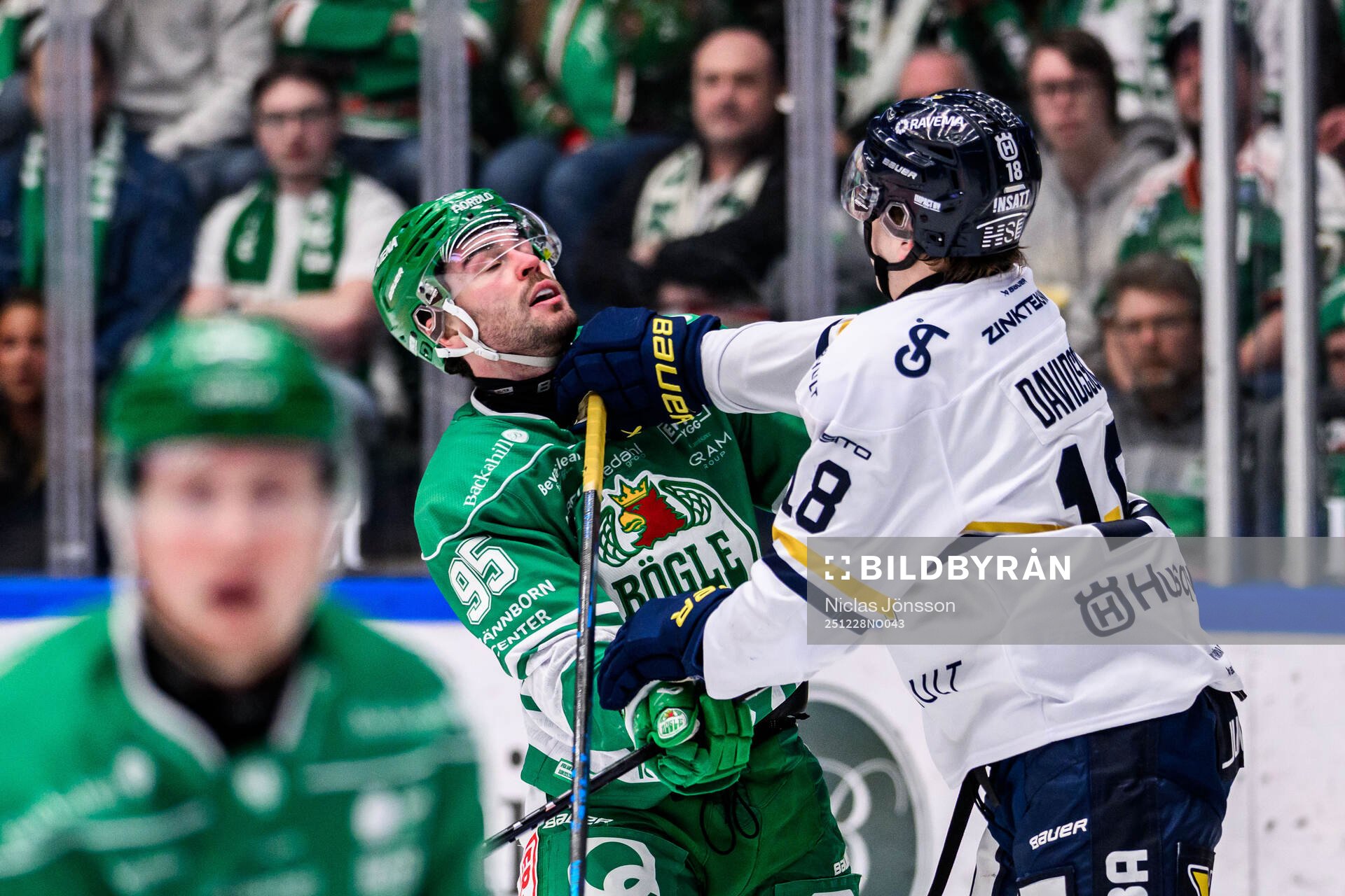 Rögles Mark Friedman och HV71s Oscar Davidsson