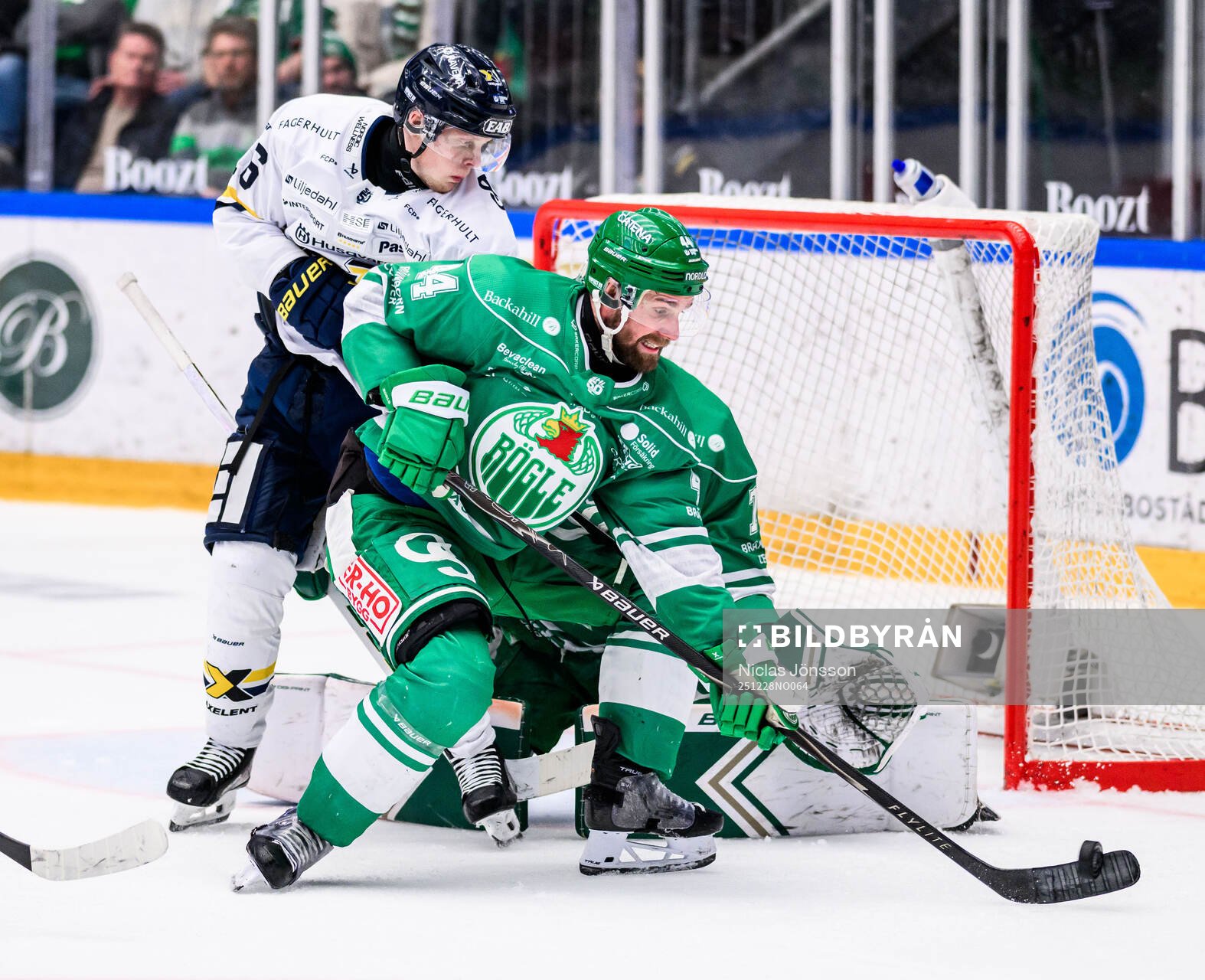 HV71s Nikola Pasic och Rögles Calvin De Haan
