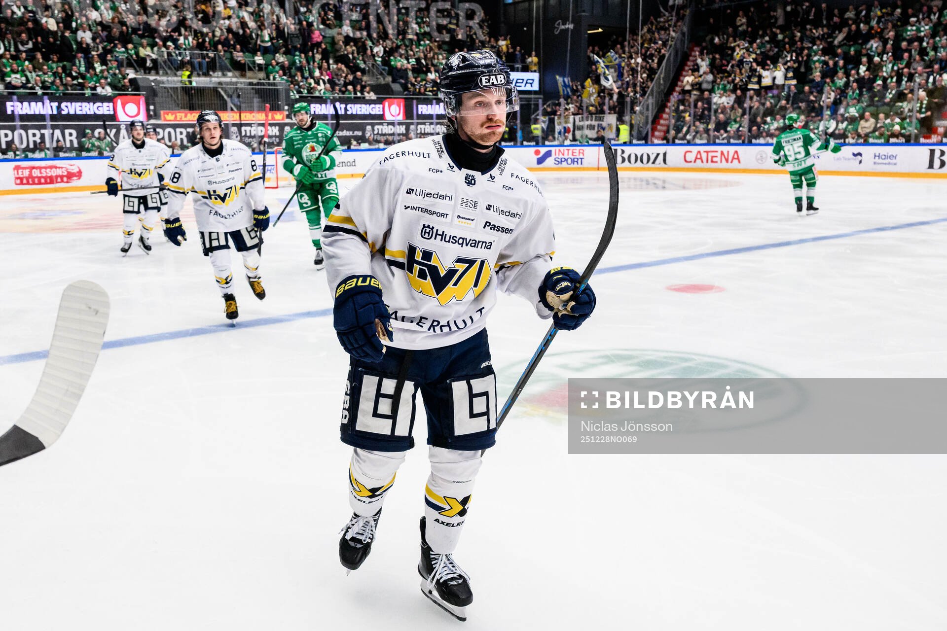 HV71s Riley Woods jublar