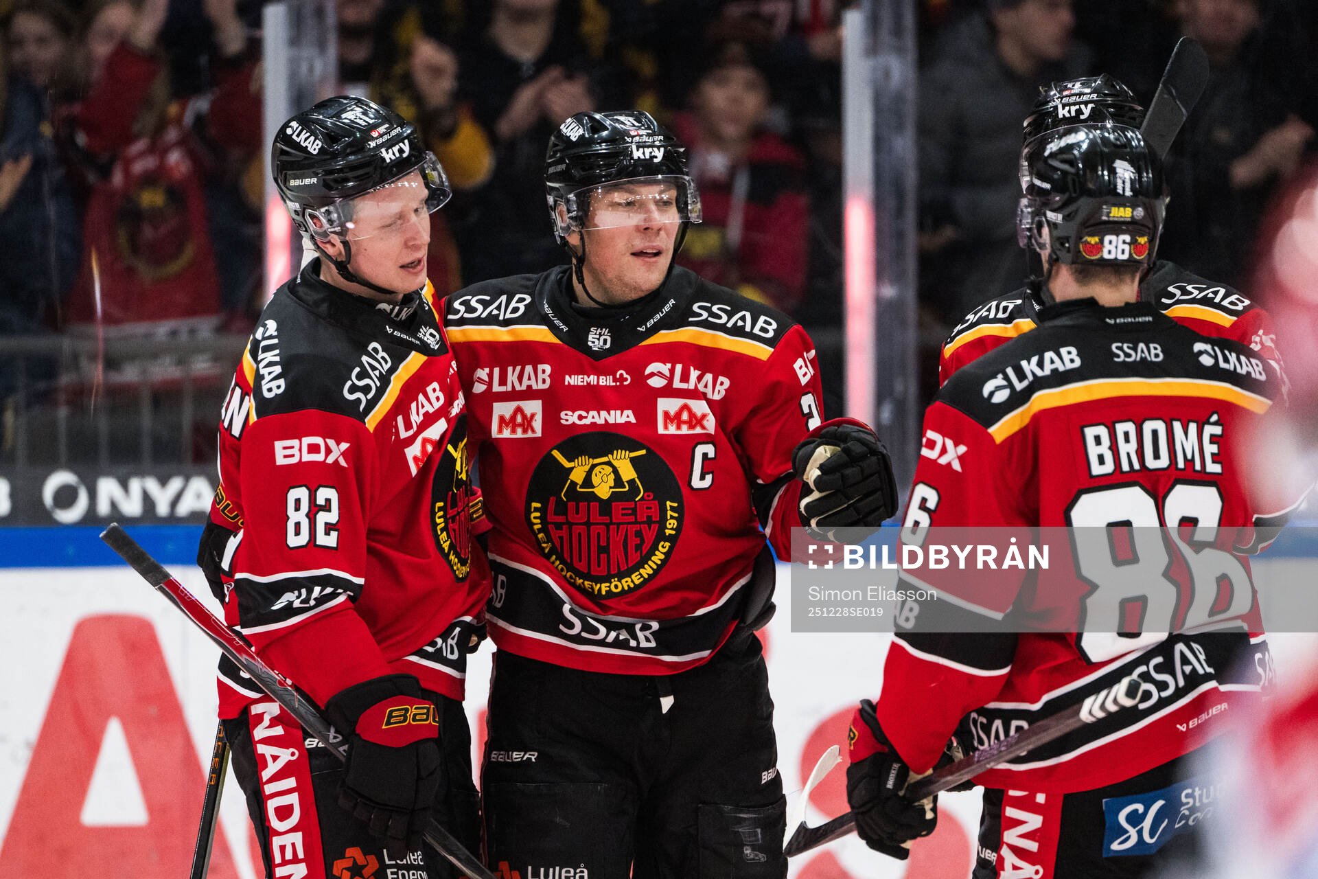 Luleås Erik Gustafsson jublar med Otto Leskinen