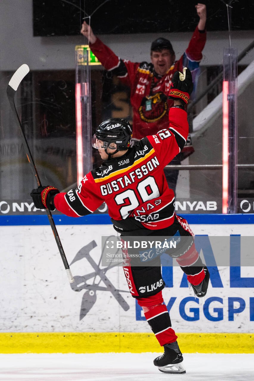 Luleås Erik Gustafsson jublar