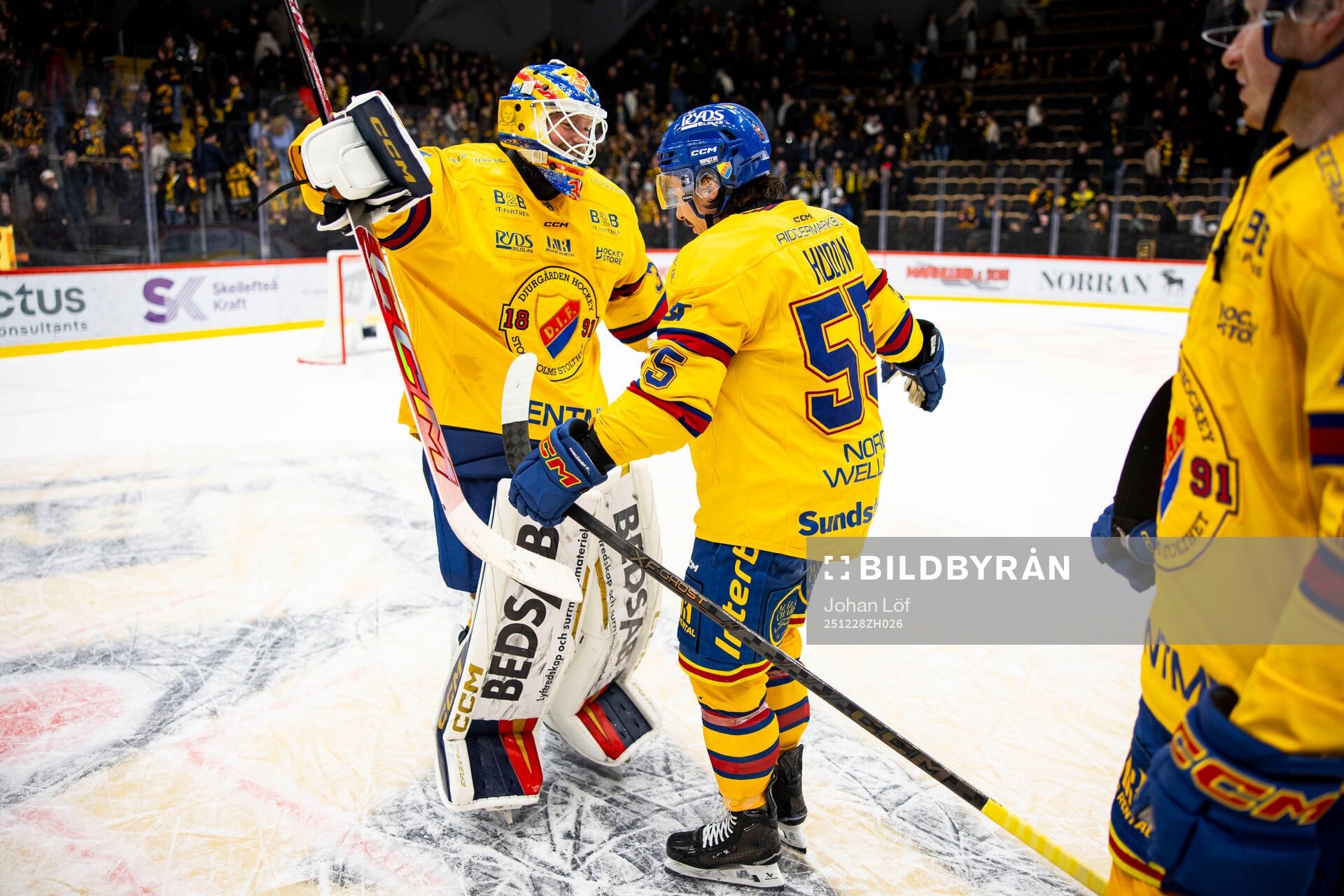 Djurgårdens målvakt Magnus Hellberg och Charles Hudon
