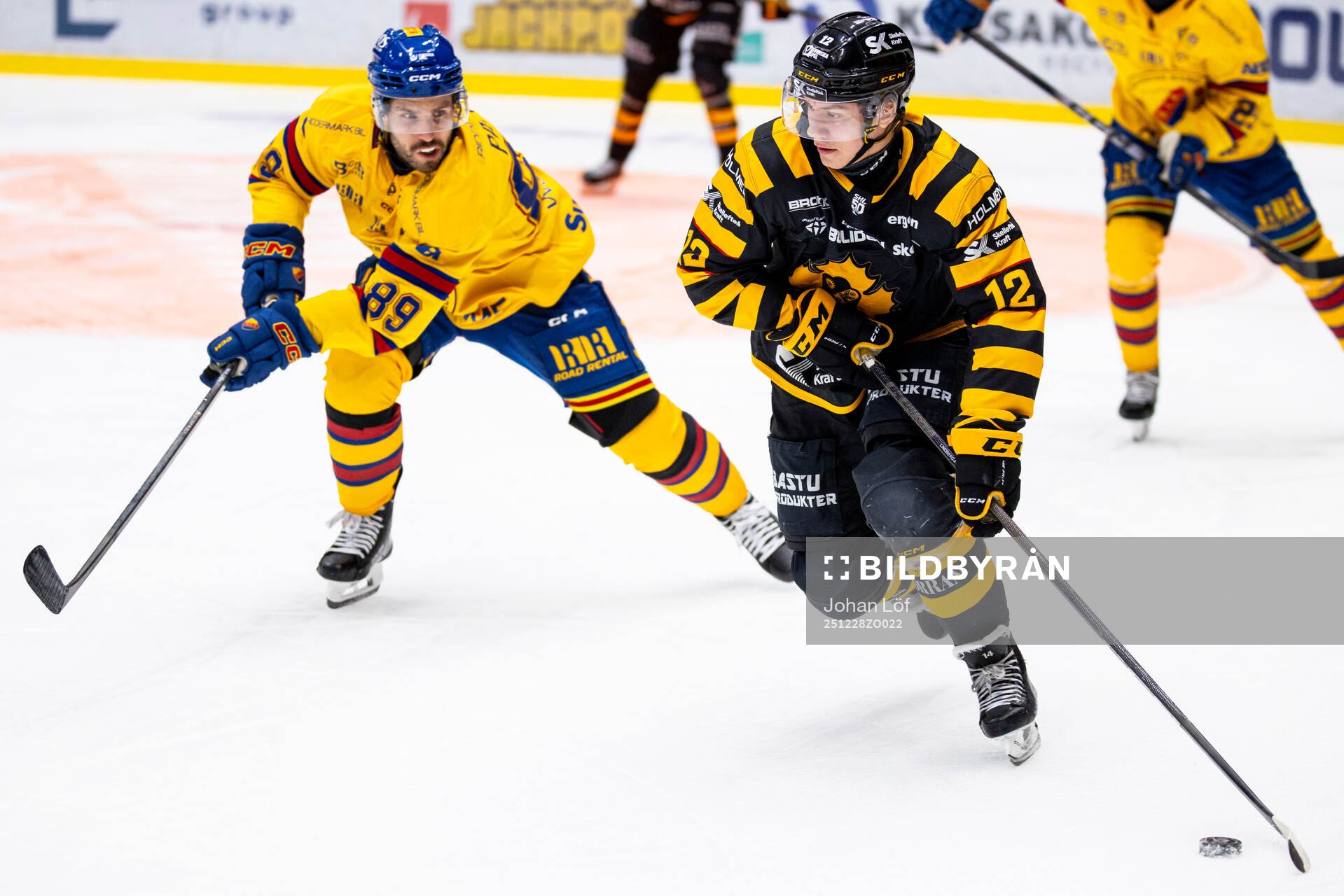 Djurgårdens Oula Palve och Skellefteås Valter Lindberg
