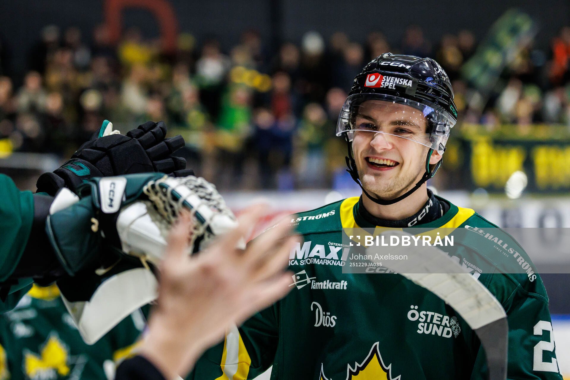 Östersunds Dennis Värmhed jublar