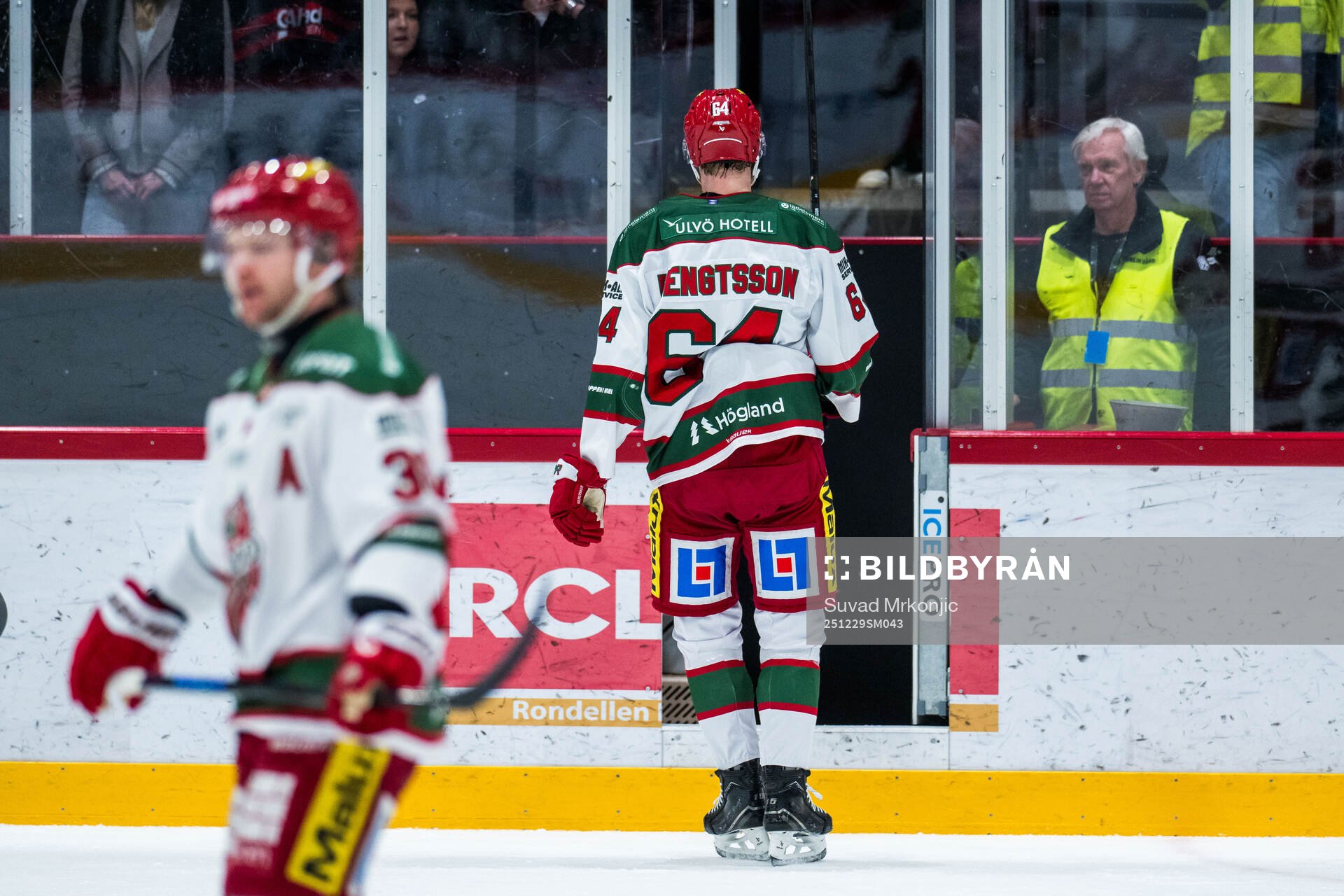Modos Jacob Bengtsson utvisas