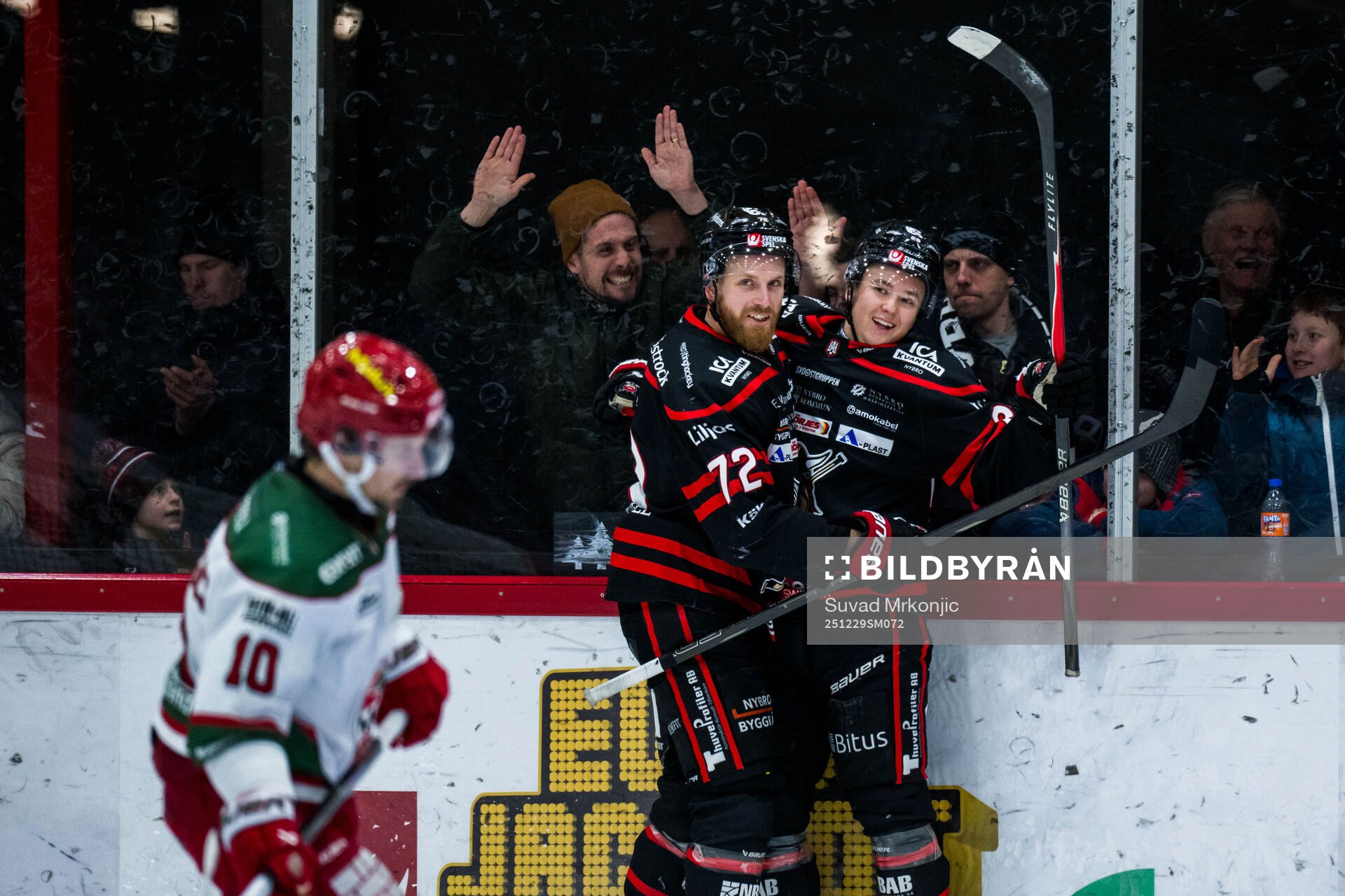 Nybros Joachim Rohdin och Theo Jacobsson jublar
