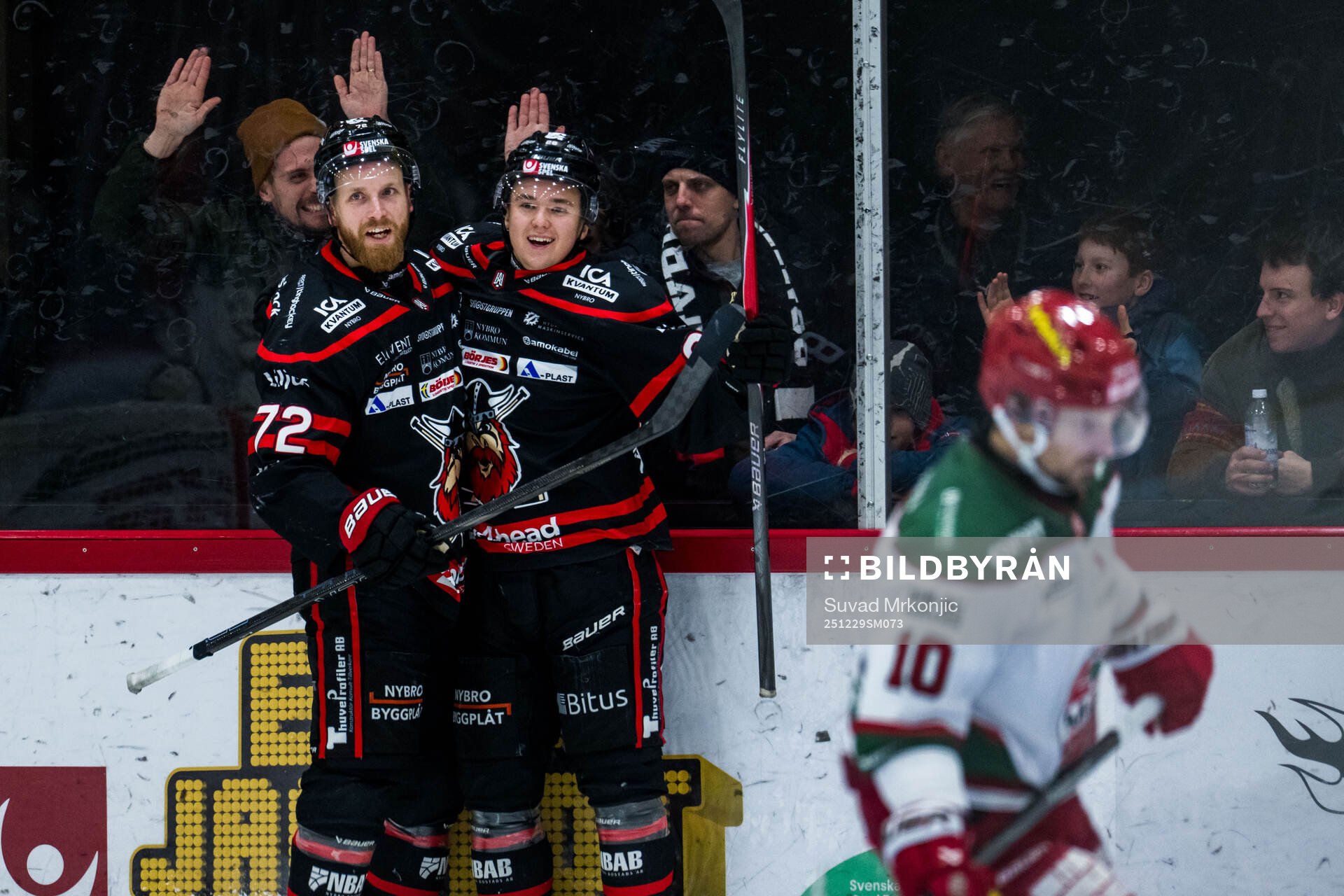 Nybros Joachim Rohdin och Theo Jacobsson jublar