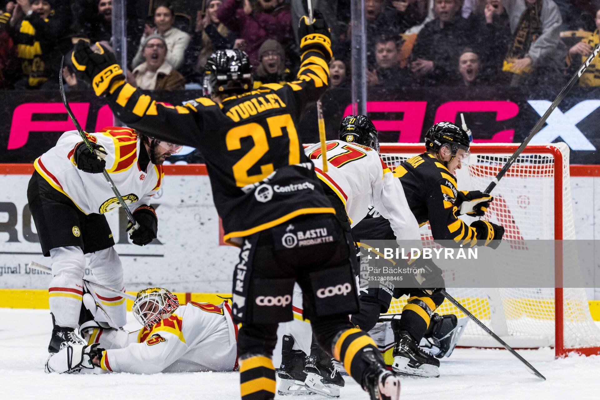 Brynäs målvakt Damian Clara släpper in 2-1 av