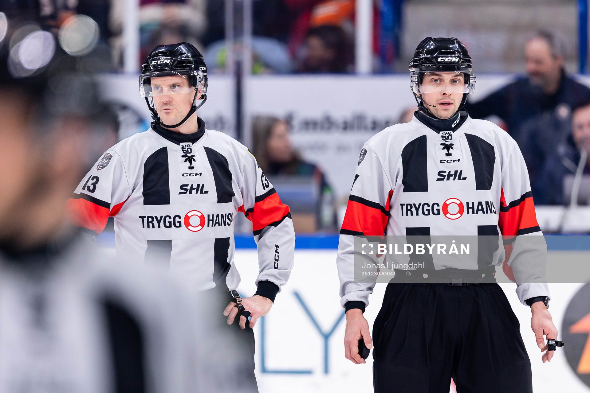 Domare Stefan Leijonklo och domare Johan Wedin