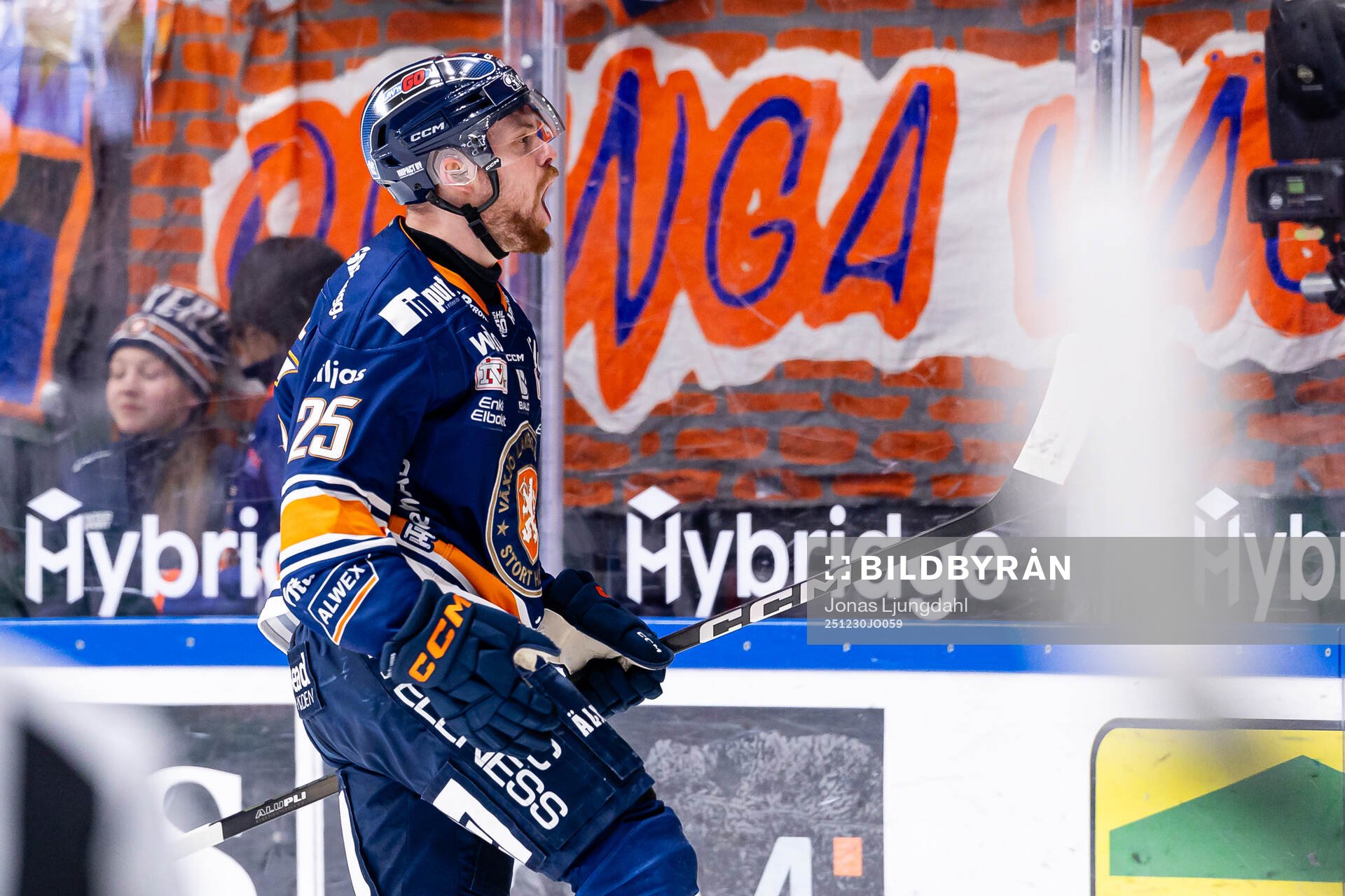 Växjös Lucas Elvenes jublar