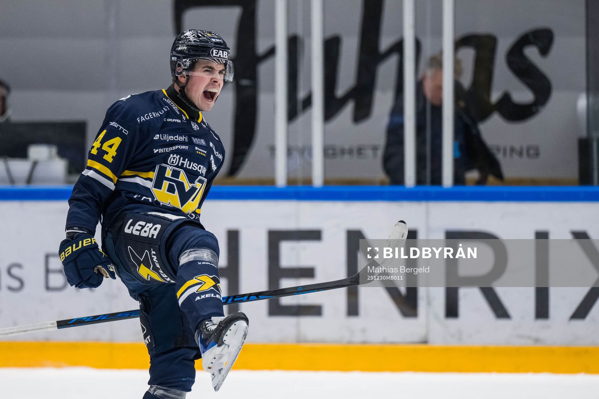 HV71s Hugo Fransson jublar