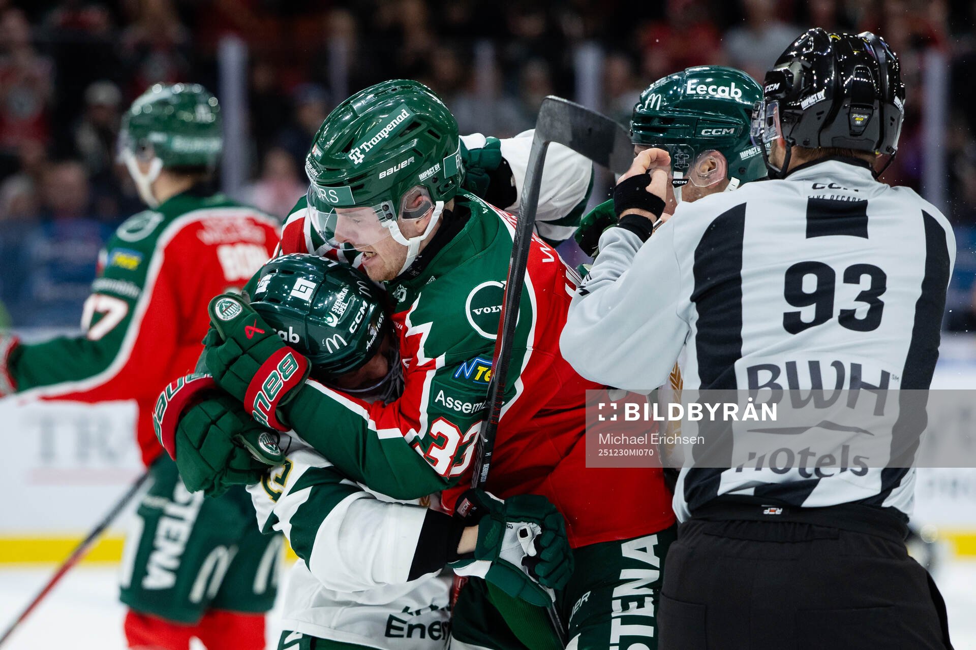 Färjestads Joel Kellman i fight med Frölundas Linus