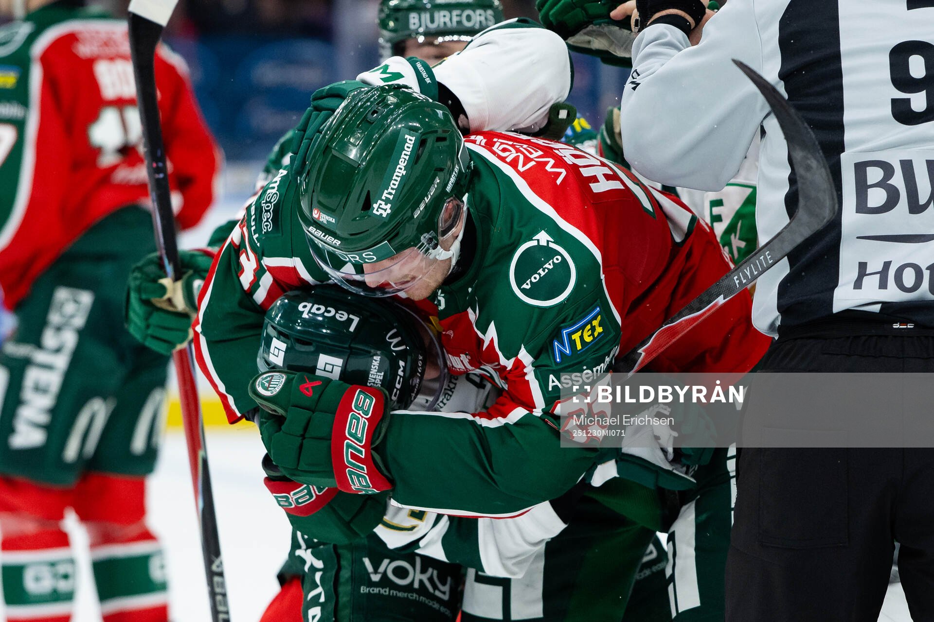 Färjestads Joel Kellman i fight med Frölundas Linus