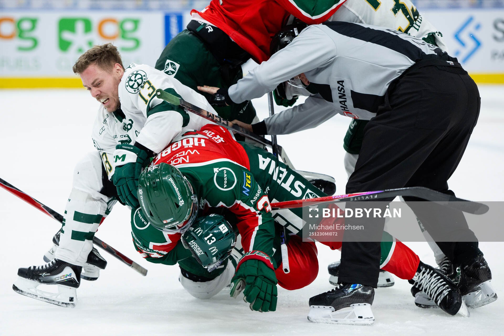 Färjestads Joel Kellman i fight med Frölundas Linus