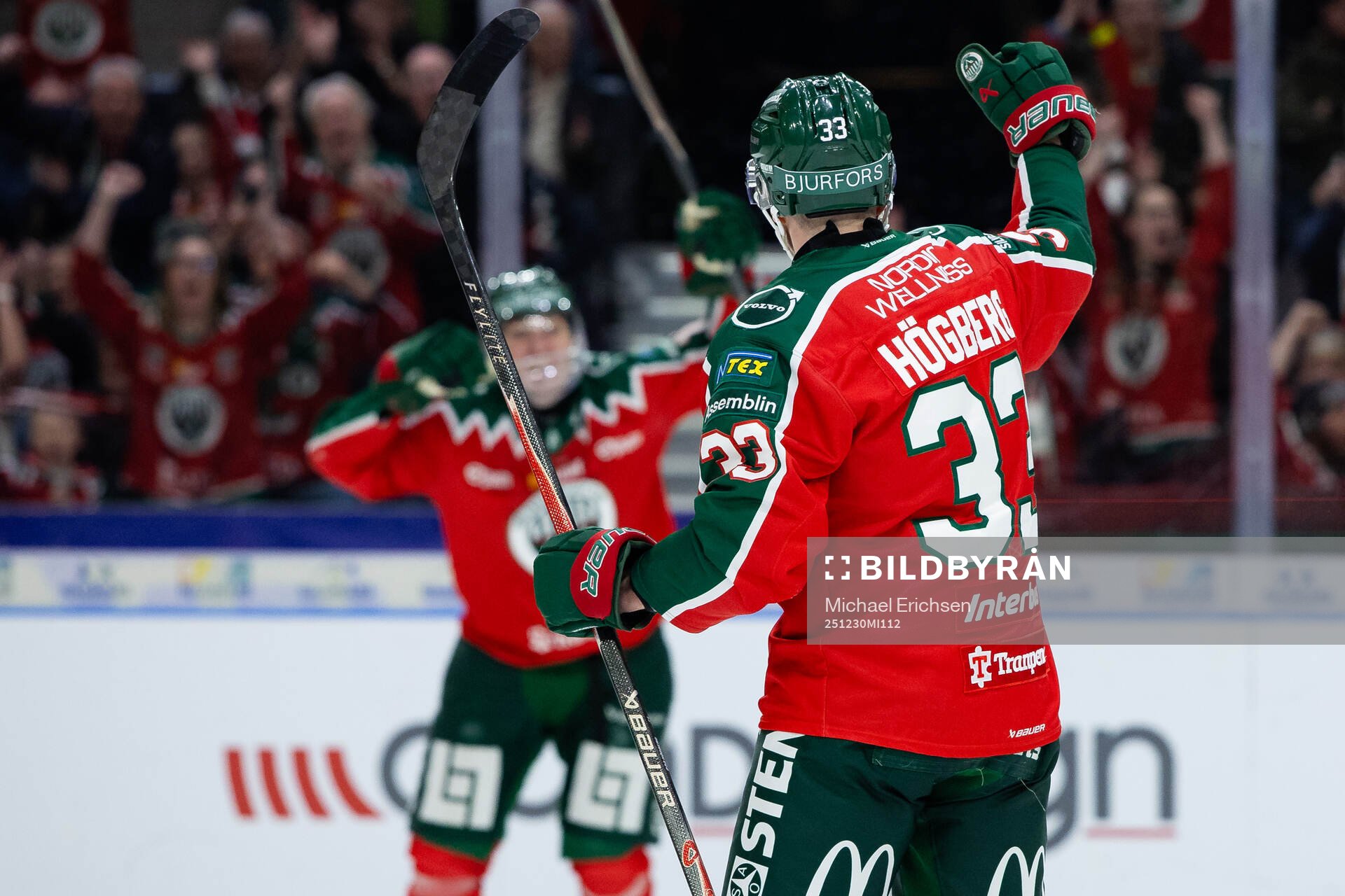 Frölundas Linus Högberg jublar ihop med Max Lindholm