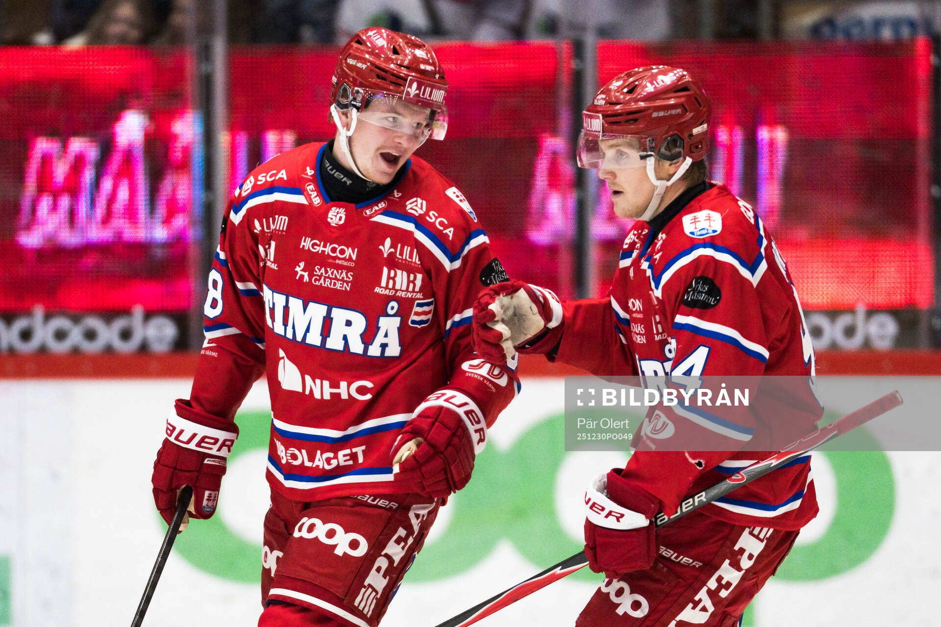 Timrås Simon Forsmark jublar med Sebastian Hartmann