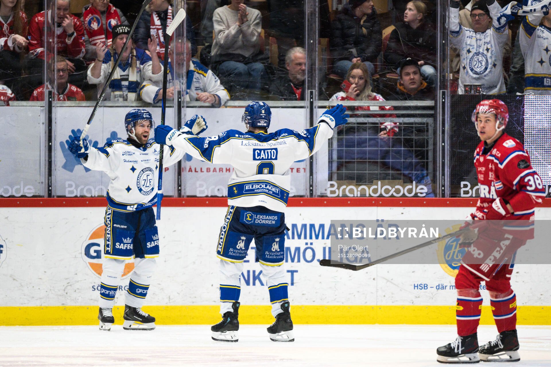 Leksands Oskar Lang och Matt Caito jublar