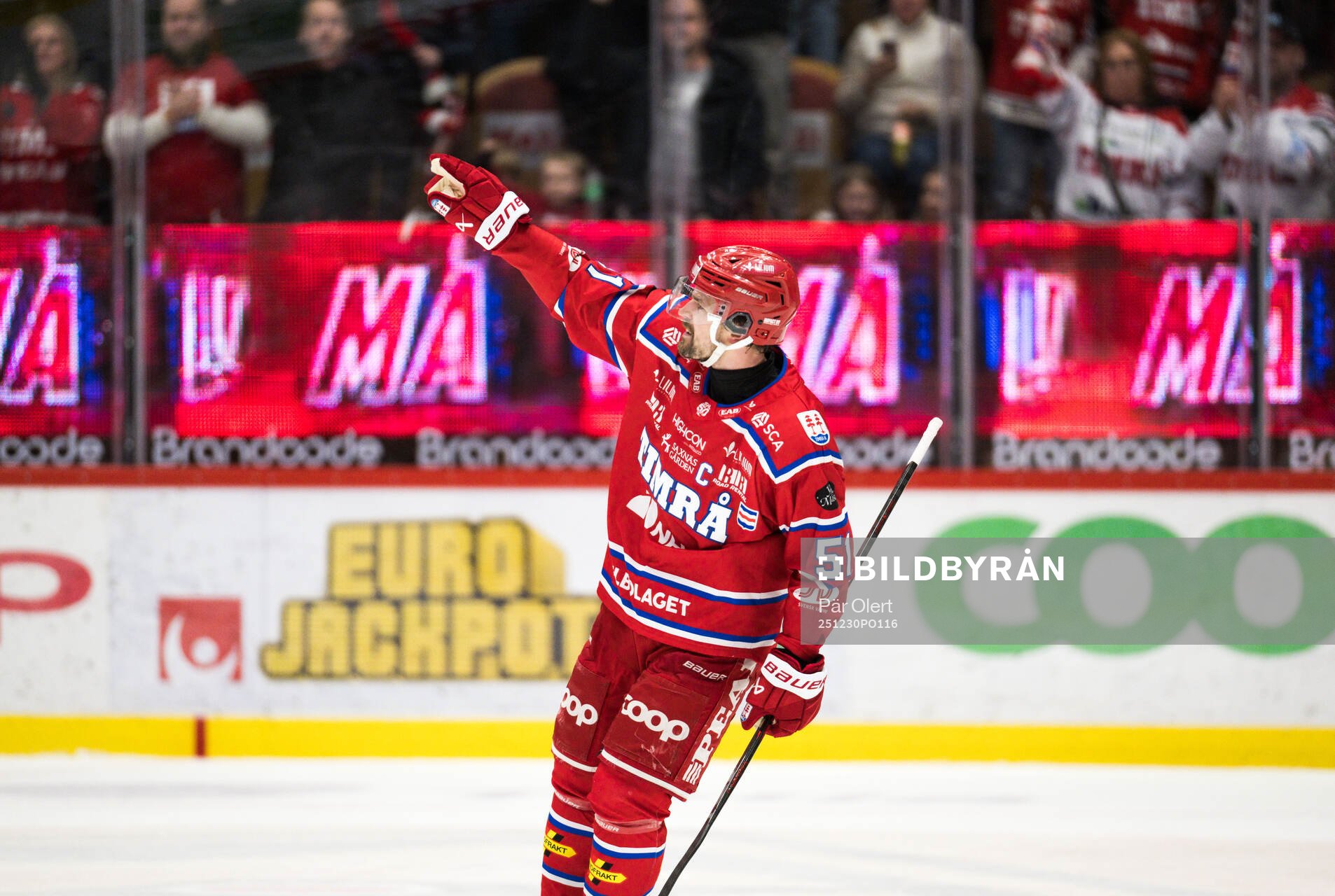 Timrås Anton Lander jublar