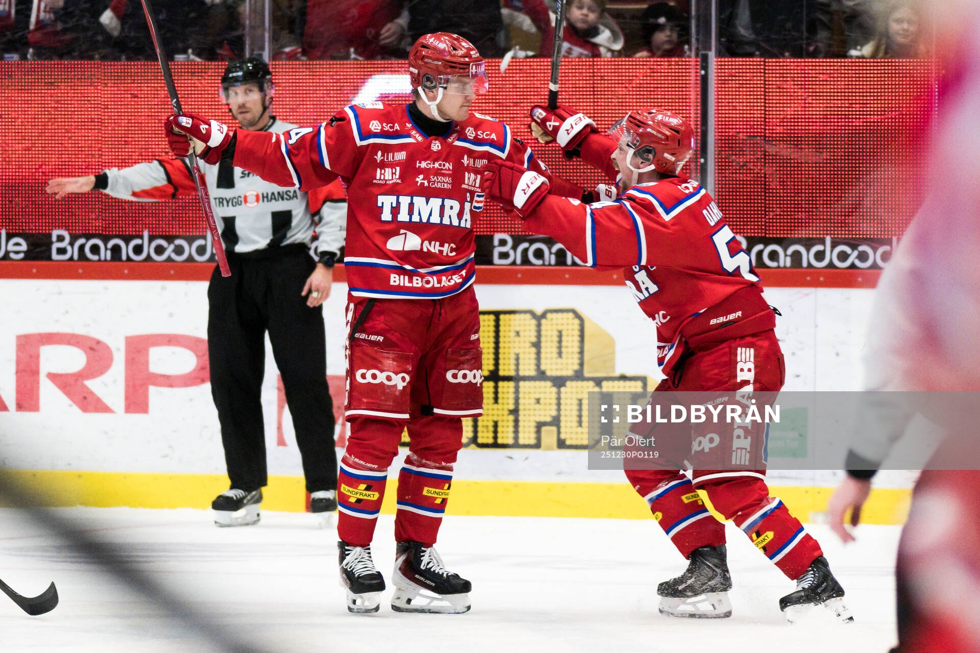 Timrås Sebastian Hartmann och Jonathan Dahlén jublar
