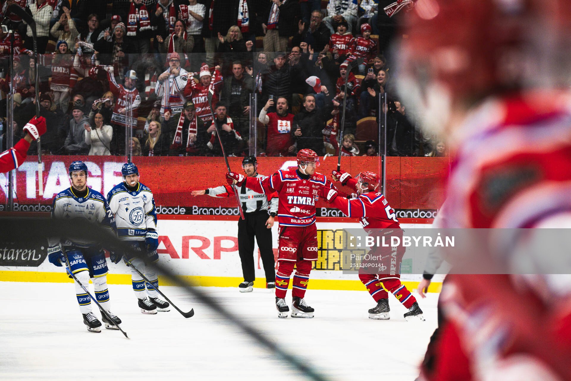 Timrås Sebastian Hartmann och Jonathan Dahlén jublar