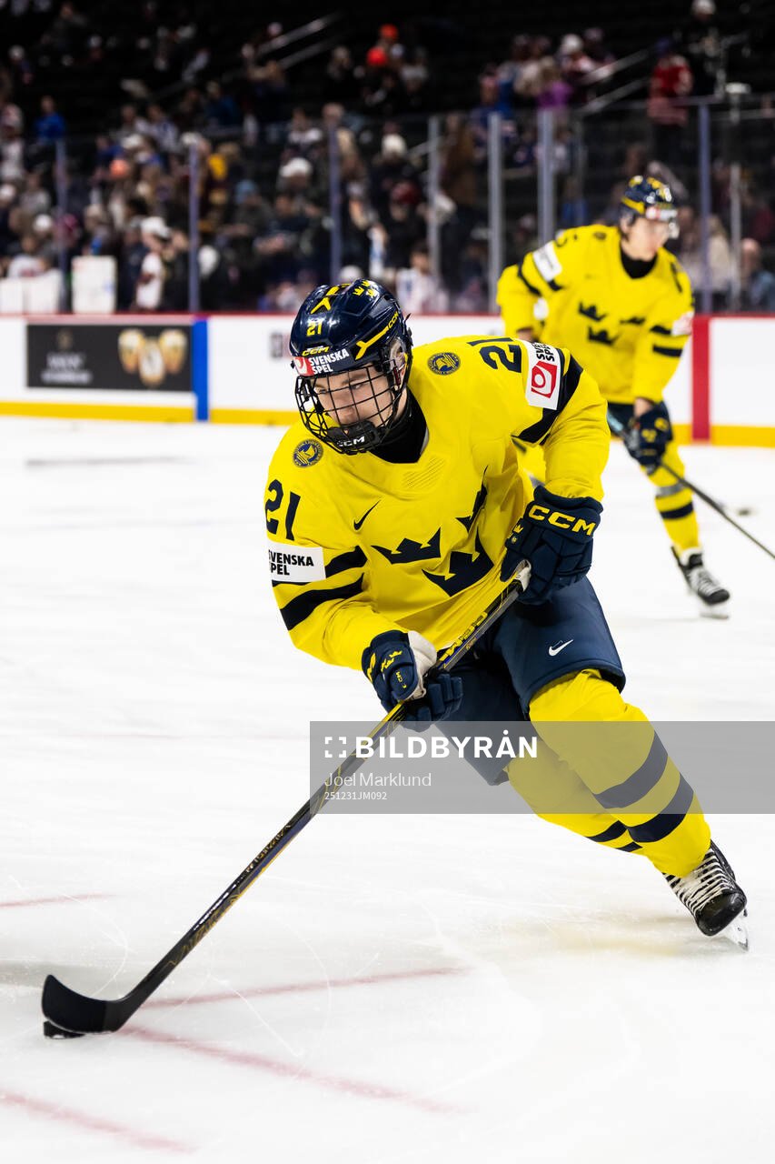 Viggo Björck of Sweden at warm-up