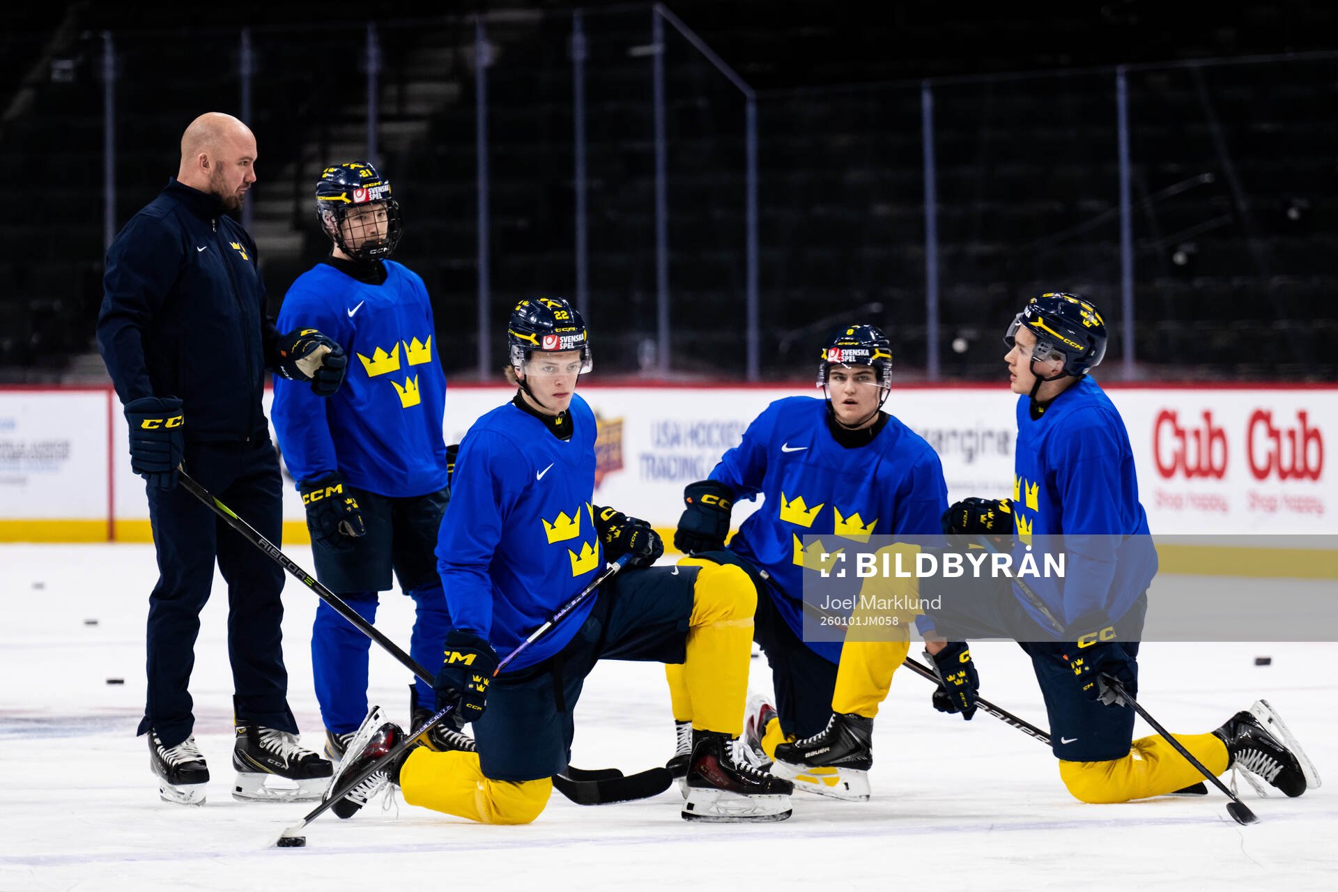 Assistant coach Nicklas Grossmann, Viggo Björck, Loke