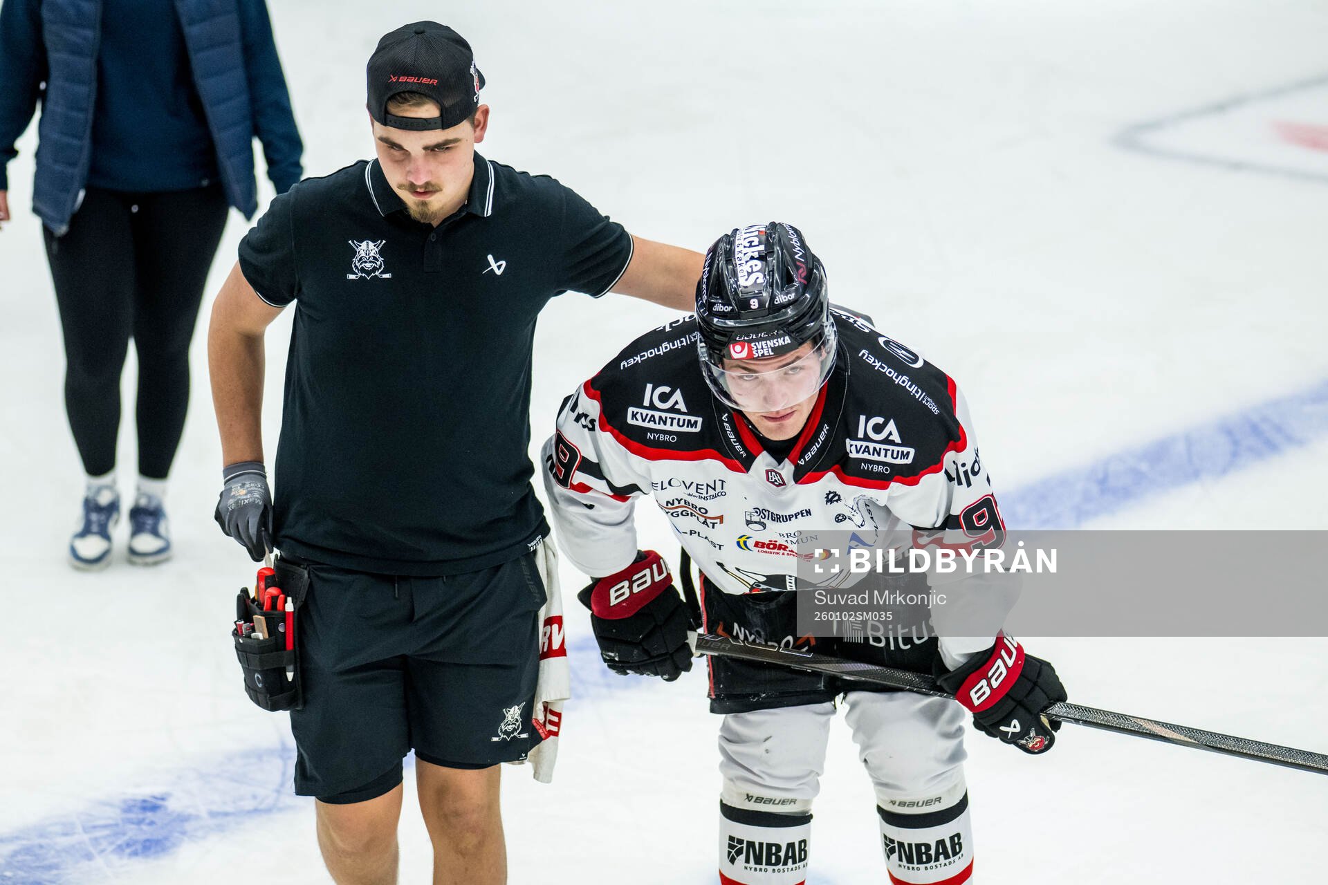 Nybros Hannes Hellberg lämnar isen
