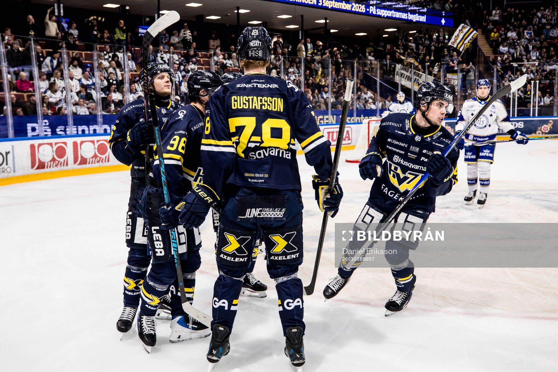 HV71s Hugo Fransson jublar