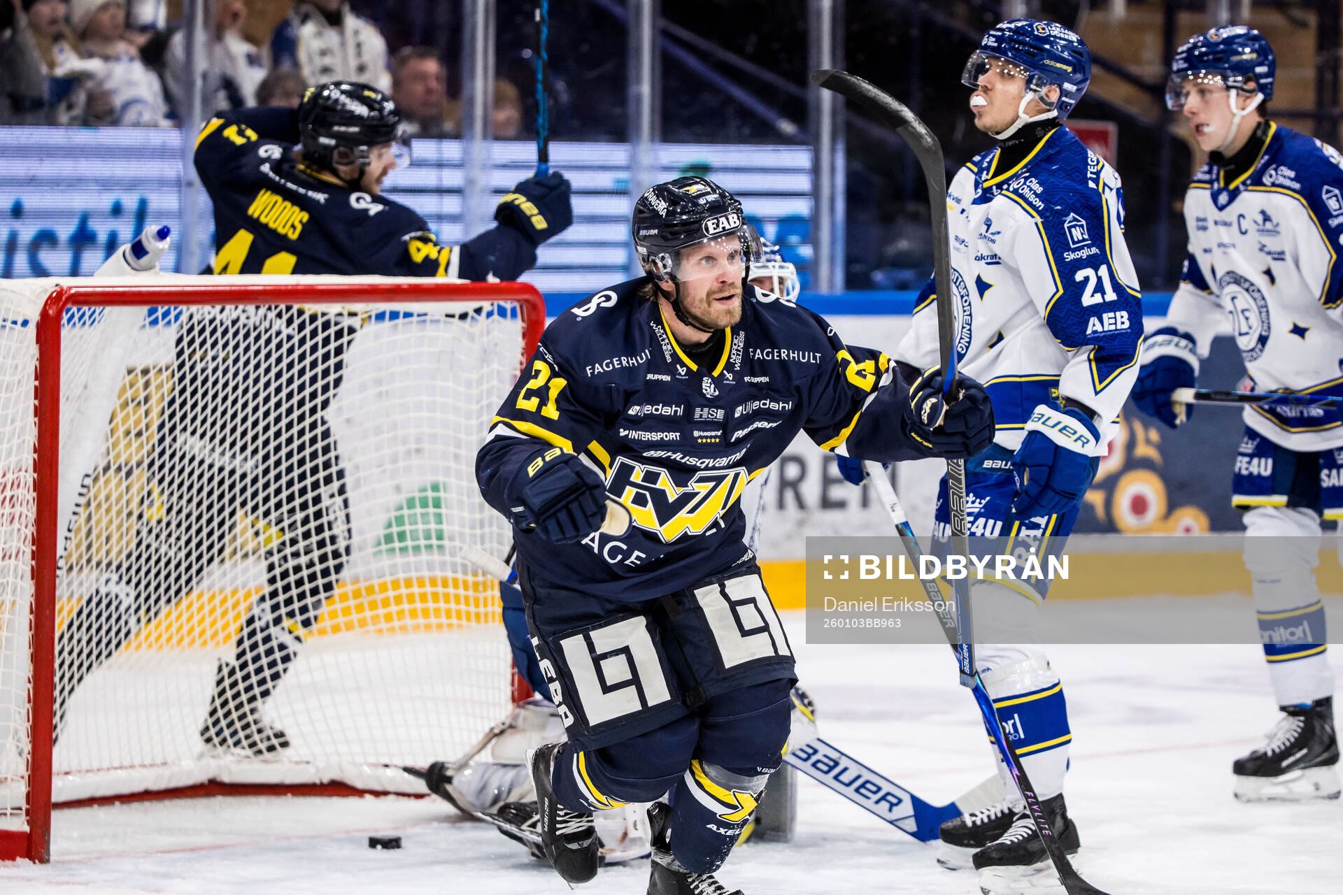 HV71s Mattias Tedenby jublar