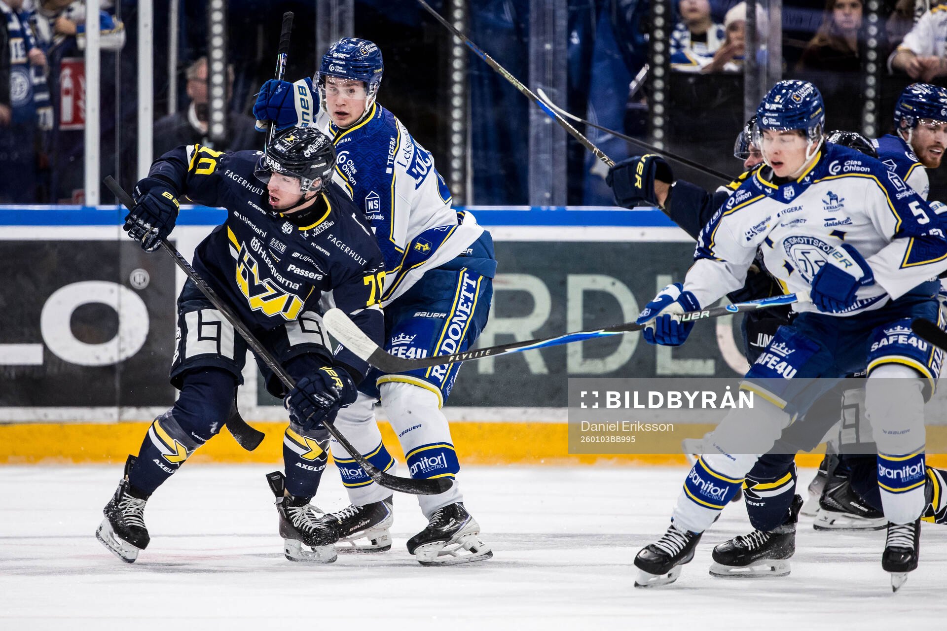 HV71s Lukas Rousek och Leksands Tinus Luc Koblar