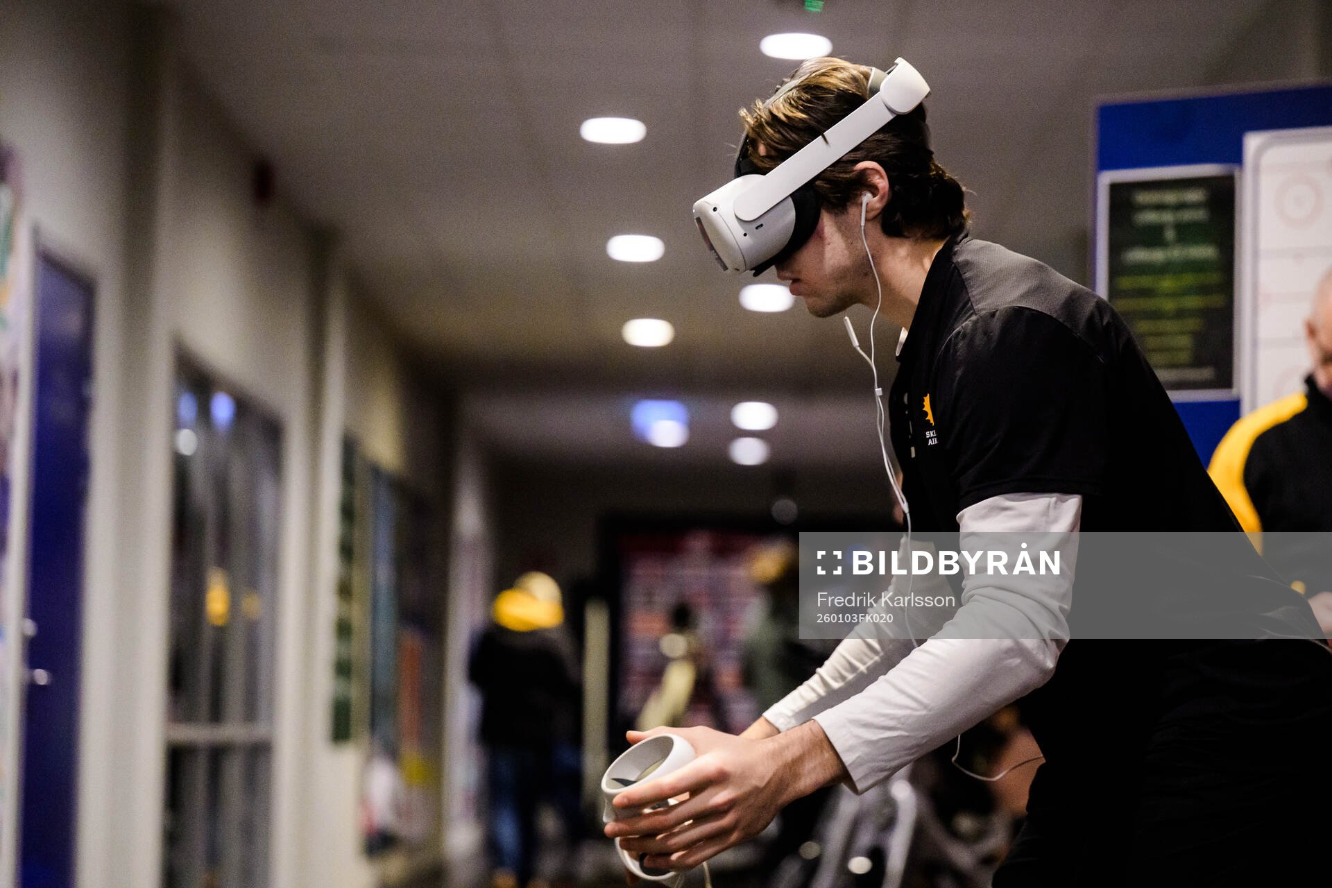 Skellefteås målvakt Strauss Mann värmer upp med VR