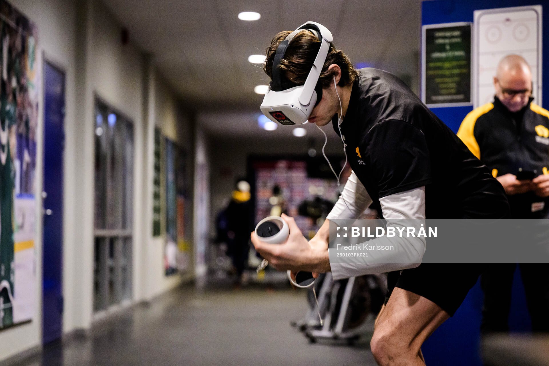 Skellefteås målvakt Strauss Mann värmer upp med VR