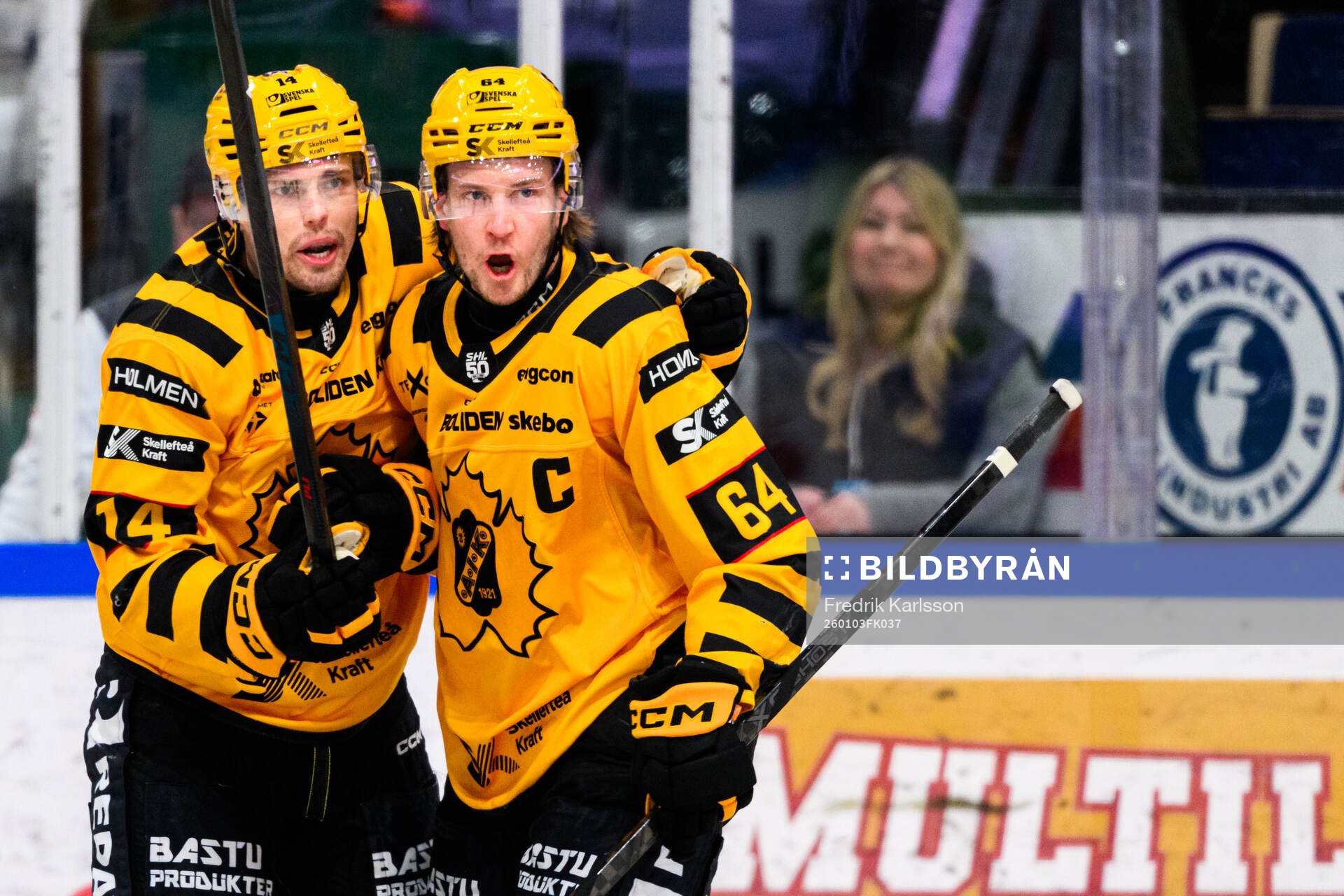 Skellefteås Andreas Johnson och Jonathan Pudas jublar