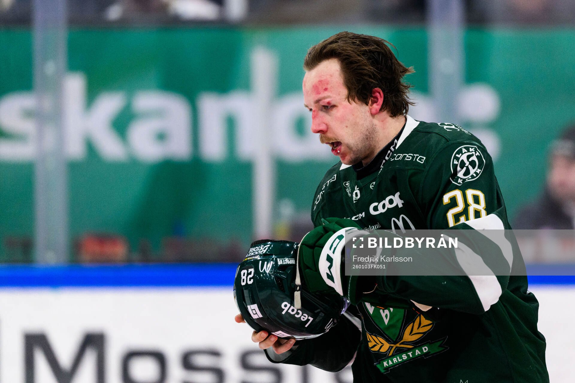 Färjestads Emil Alba lämnar isen
