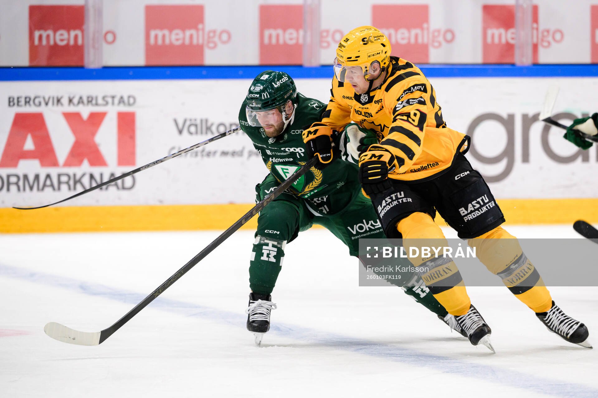 Färjestads Axel Bergkvist och Skellefteås Mikkel Aagaard