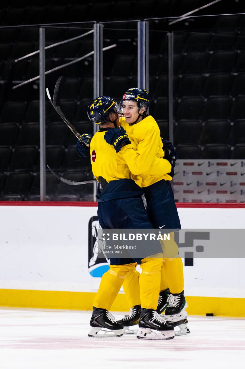 William Håkansson and Eric Nilson of Sweden at a practice