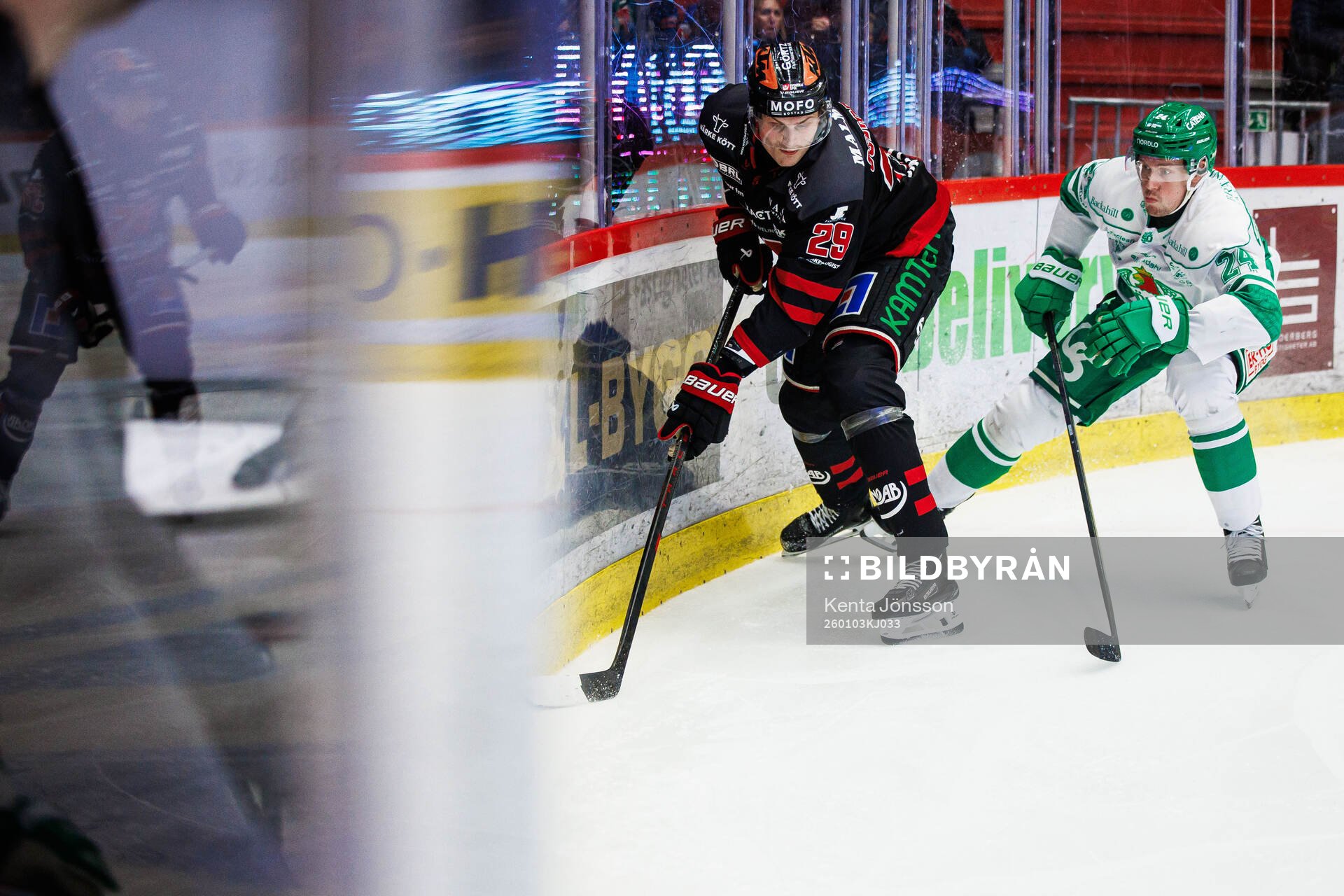 Örebros Milton Oscarson och Rögles Mattias Göransson