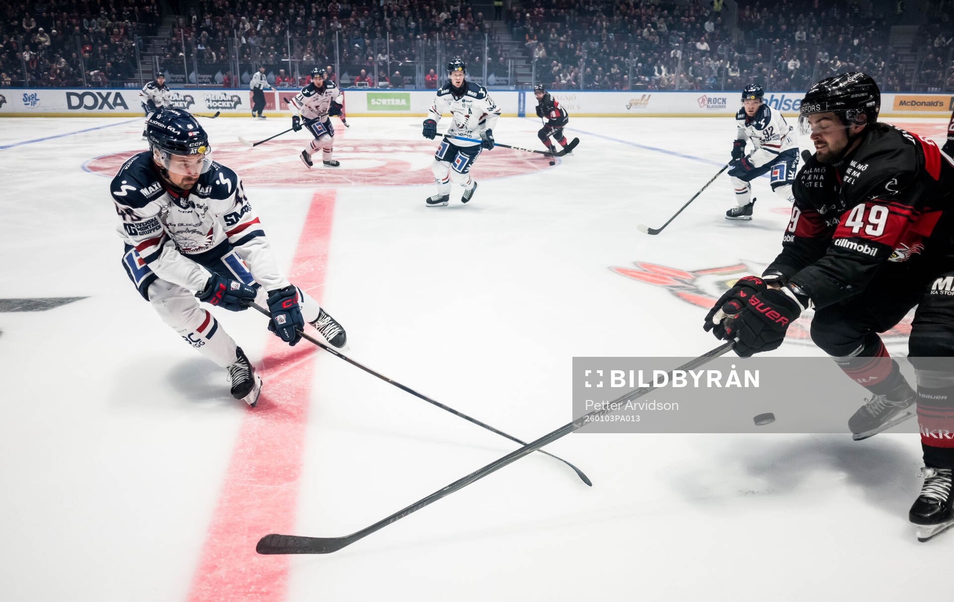 Linköpings David Bernhardt och Malmö Redhawks Seth Barton