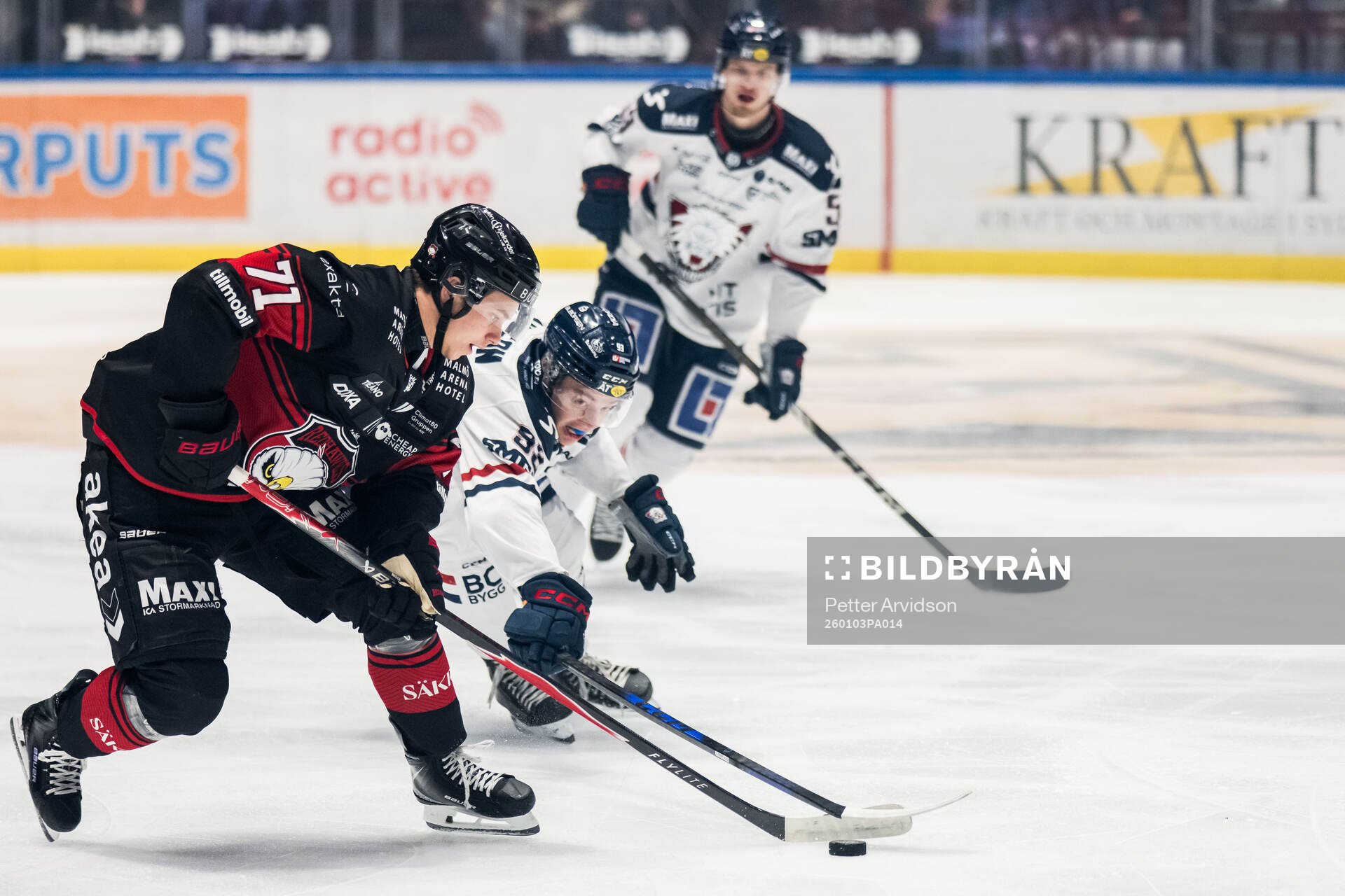 Malmö Redhawks Isac Nilsson och Linköpings Oliver
