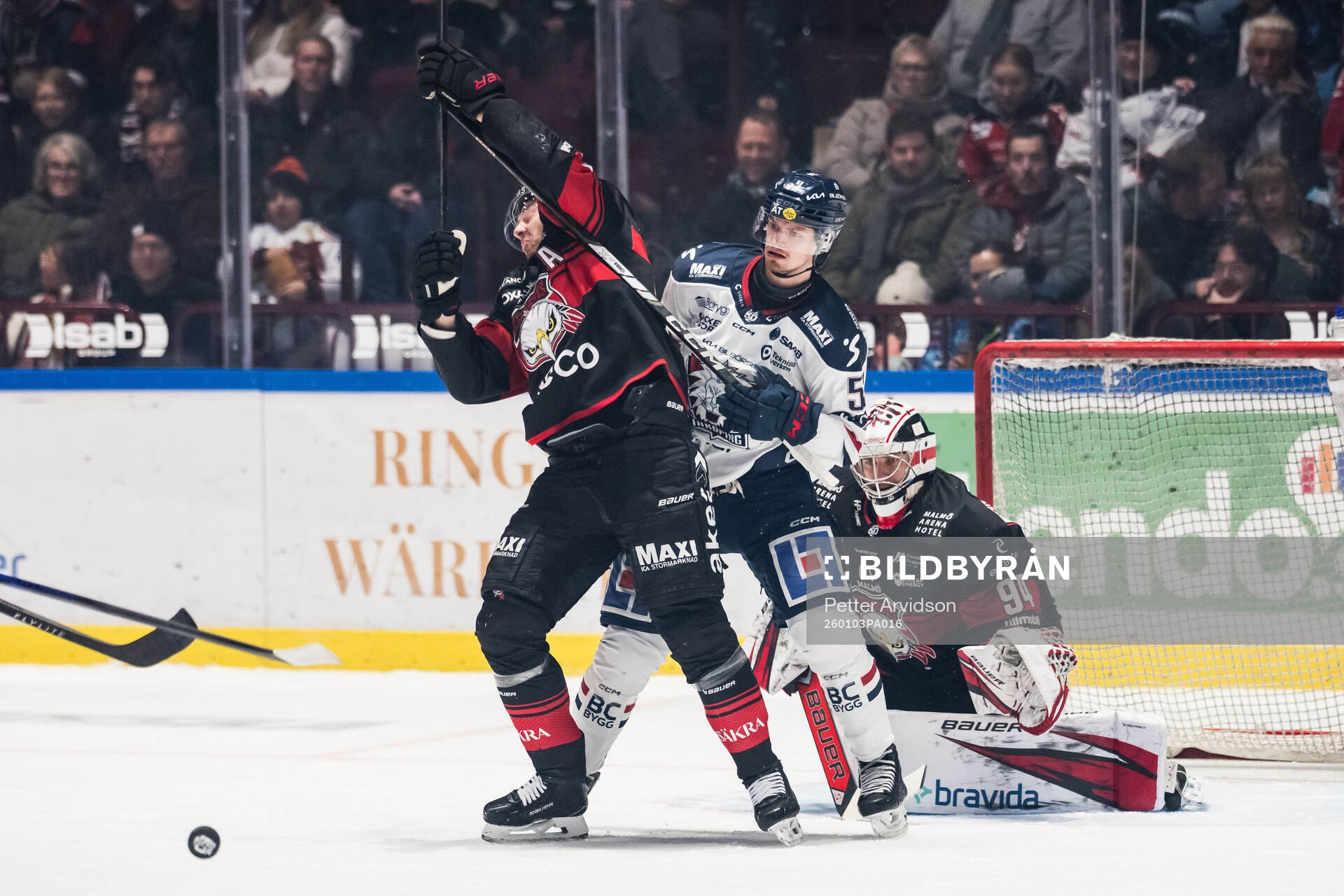 Malmö Redhawks Johan Ivarsson och Linköpings Adam Hofbauer