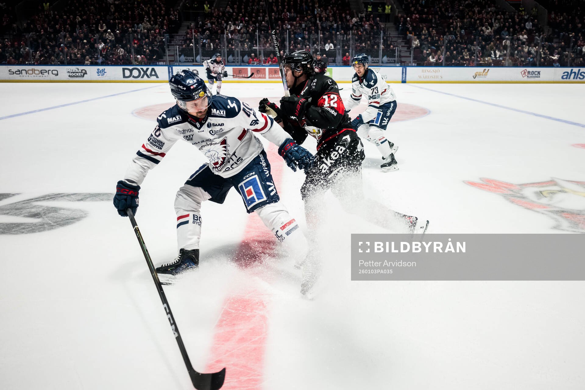 Linköpings David Bernhardt och Malmö Redhawks Linus Öberg