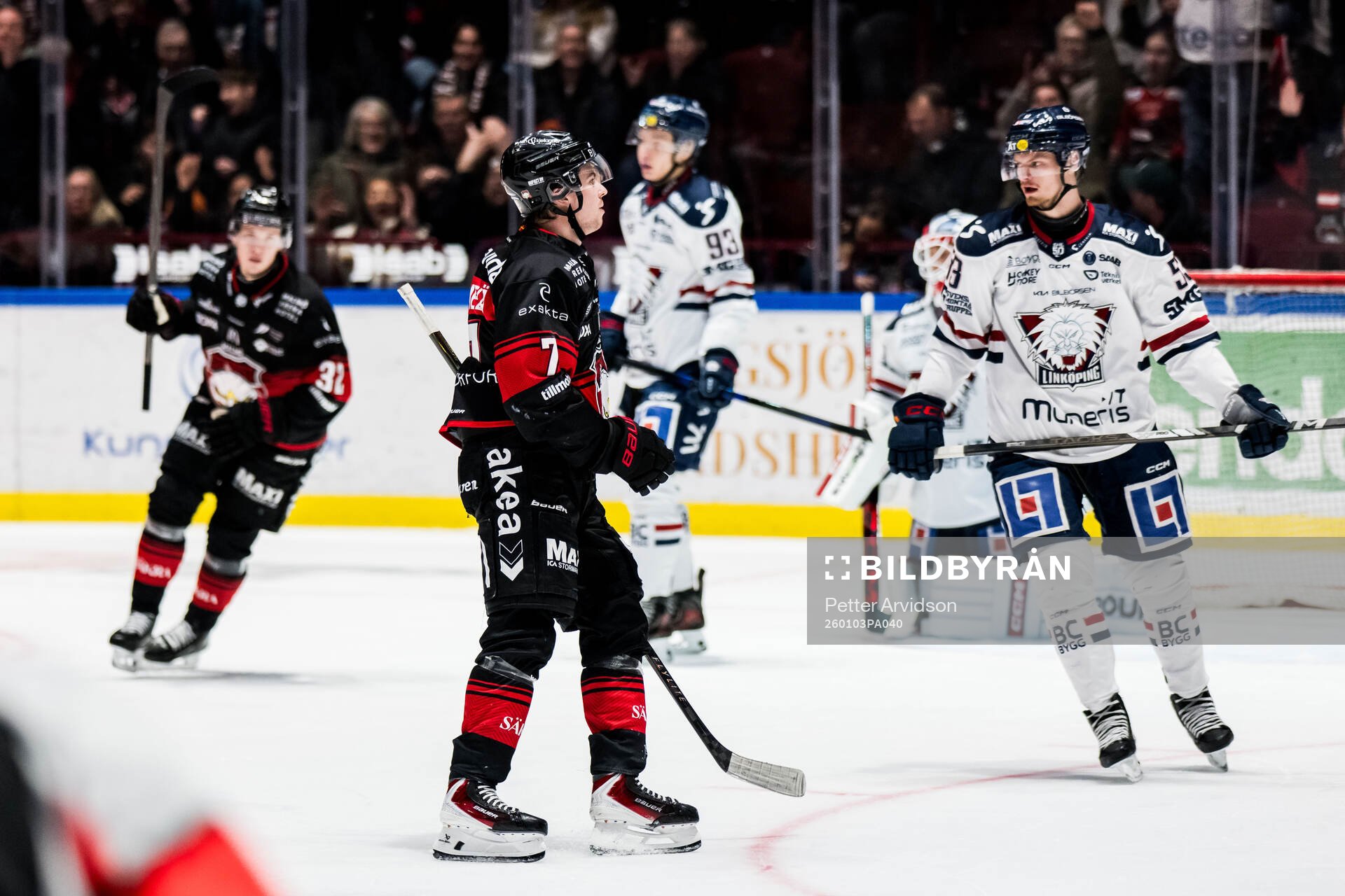 Malmö Redhawks Topi Niemelä jublar