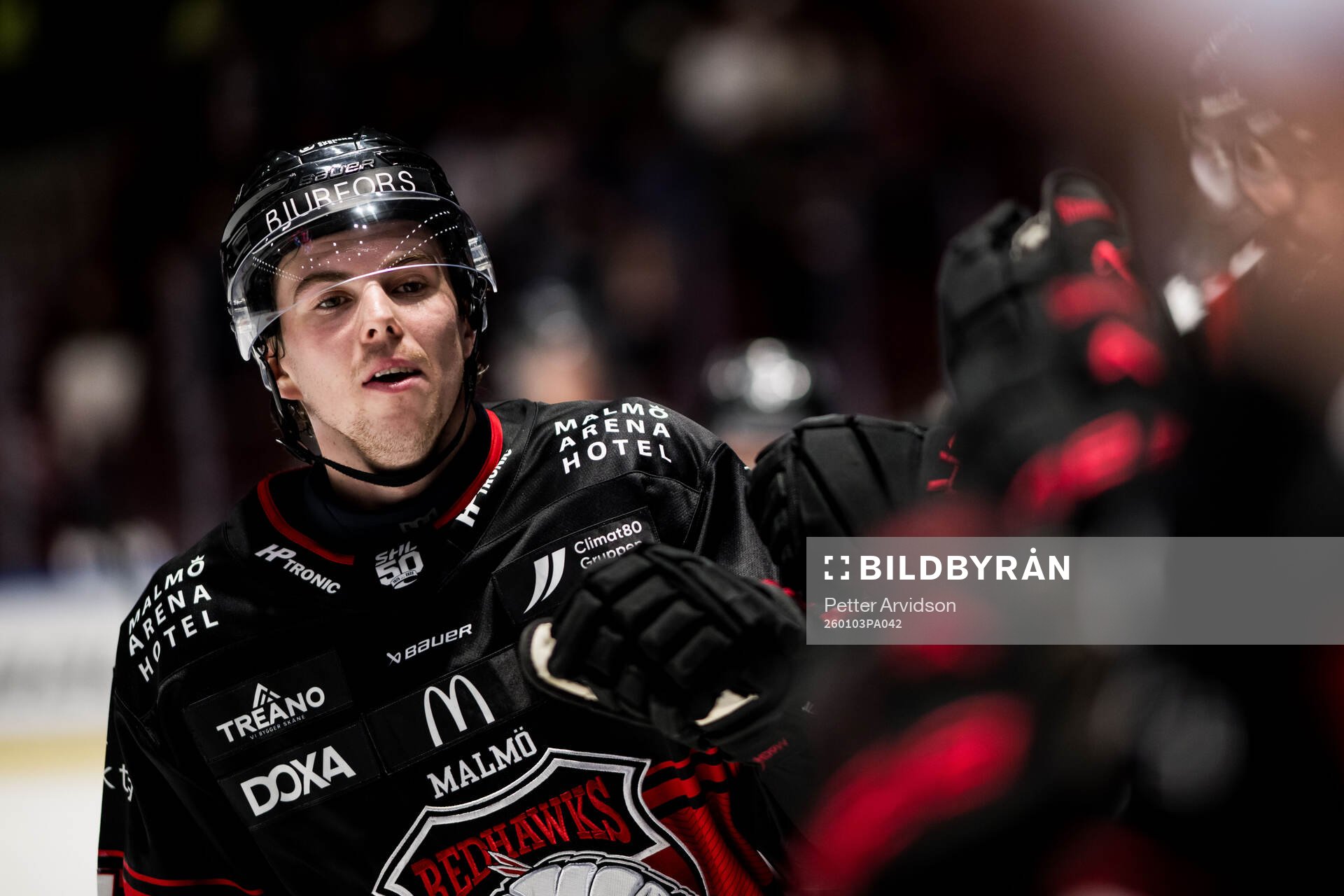 Malmö Redhawks Topi Niemelä jublar