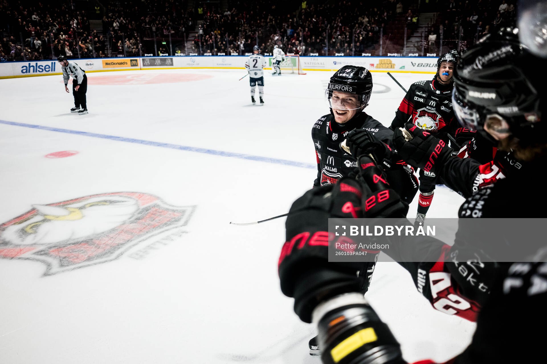 Malmö Redhawks Linus Öberg jublar