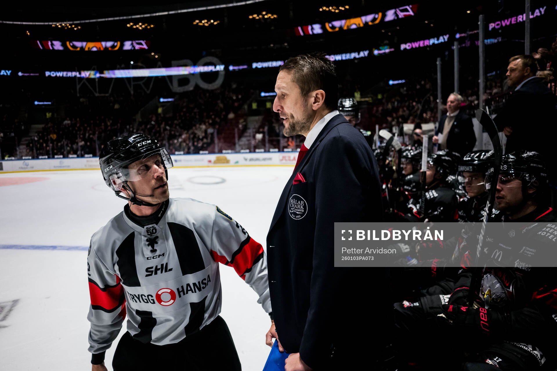 Domare Andreas Harnebring och Malmö Redhawks tränare
