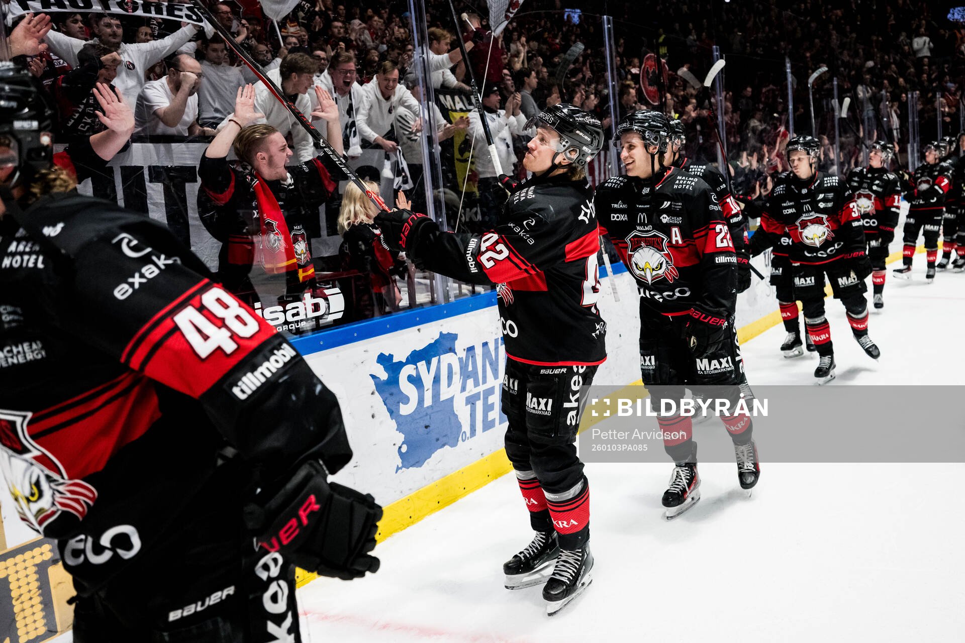 Malmö Redhawks Robin Salo och Janne Kuokkanen jublar
