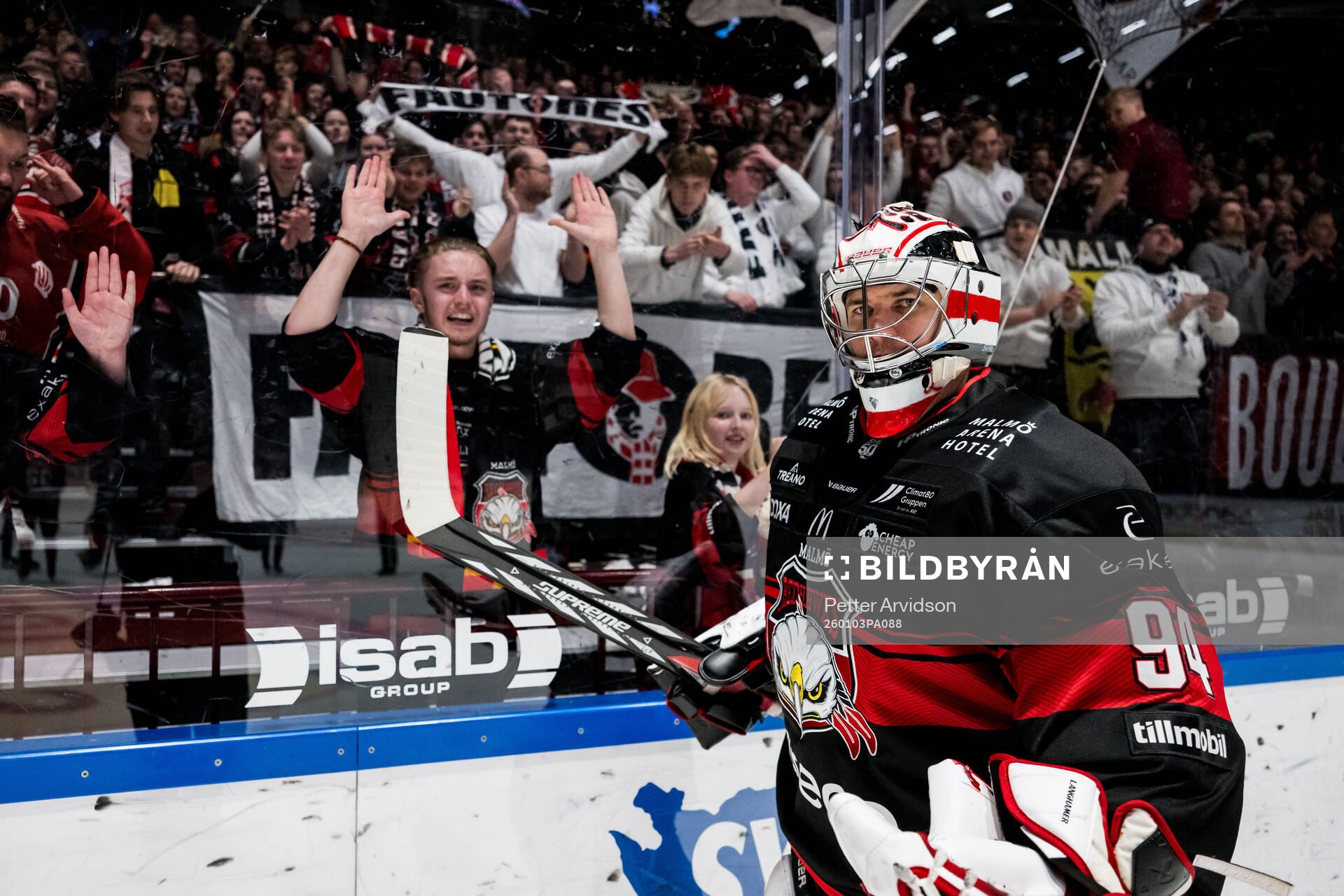 Malmö Redhawks målvakt Marek Langhamer jublar